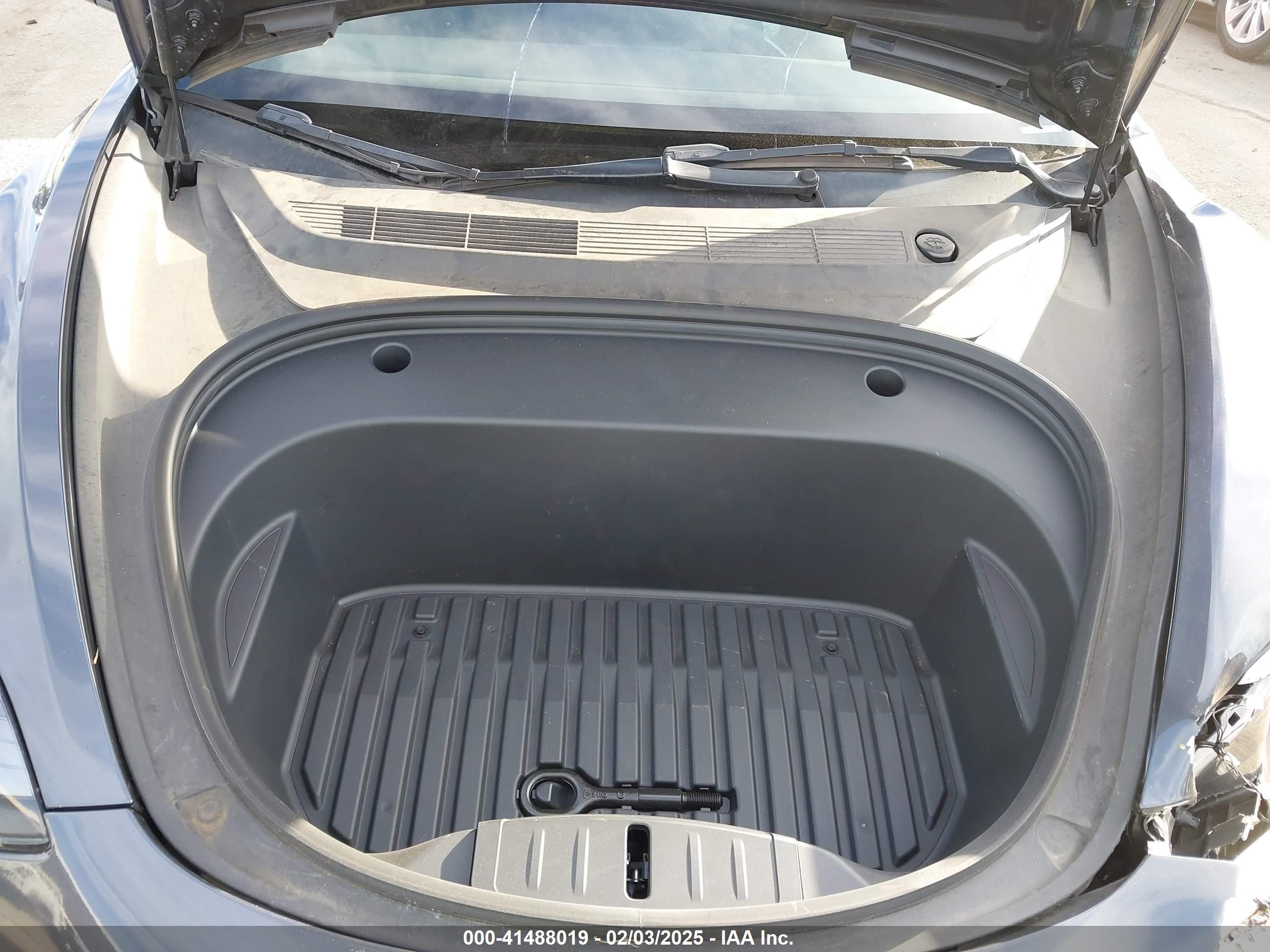 TESLA MODEL image 10