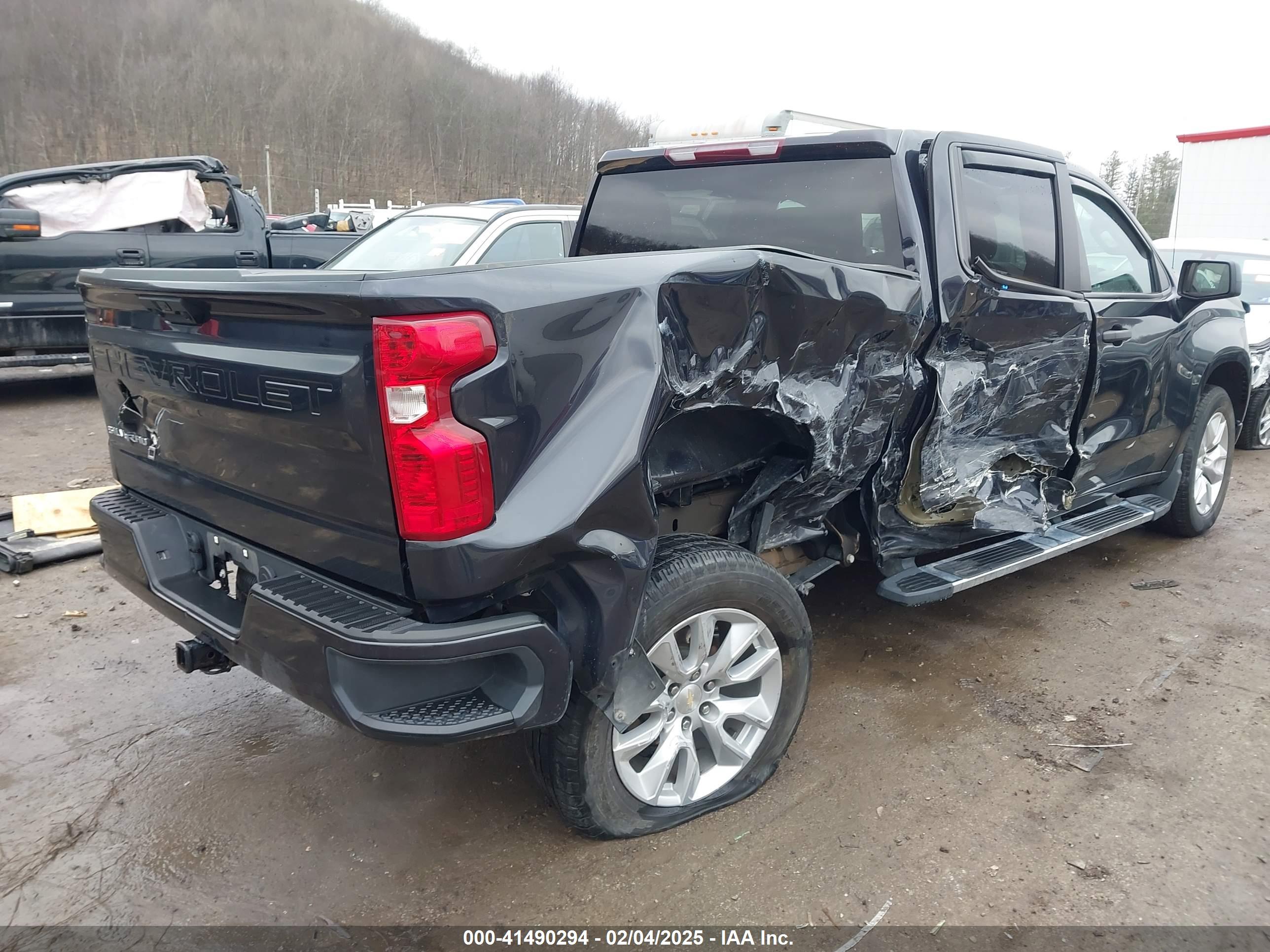 CHEVROLET SILVERADO image 4
