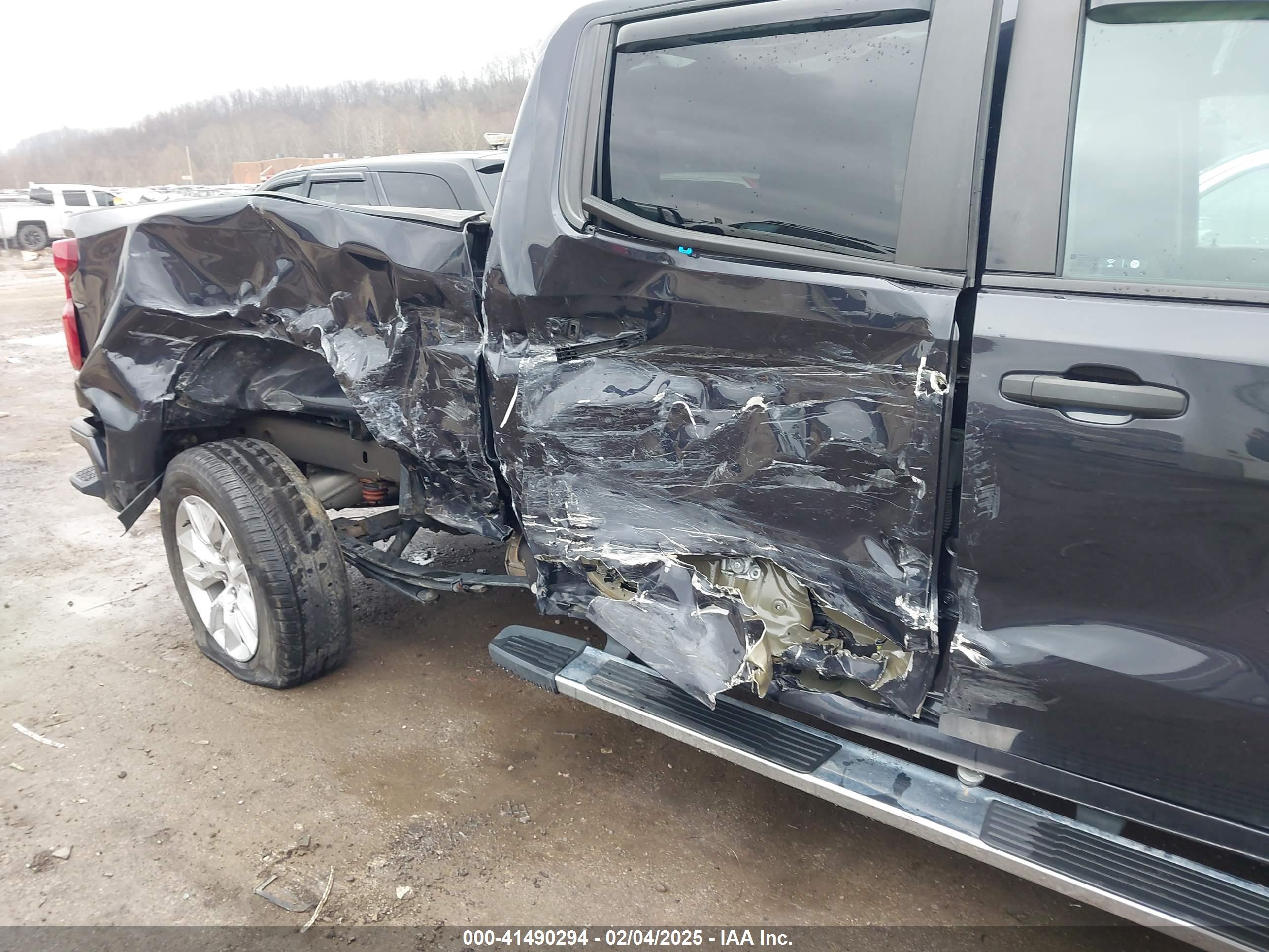 CHEVROLET SILVERADO image 6