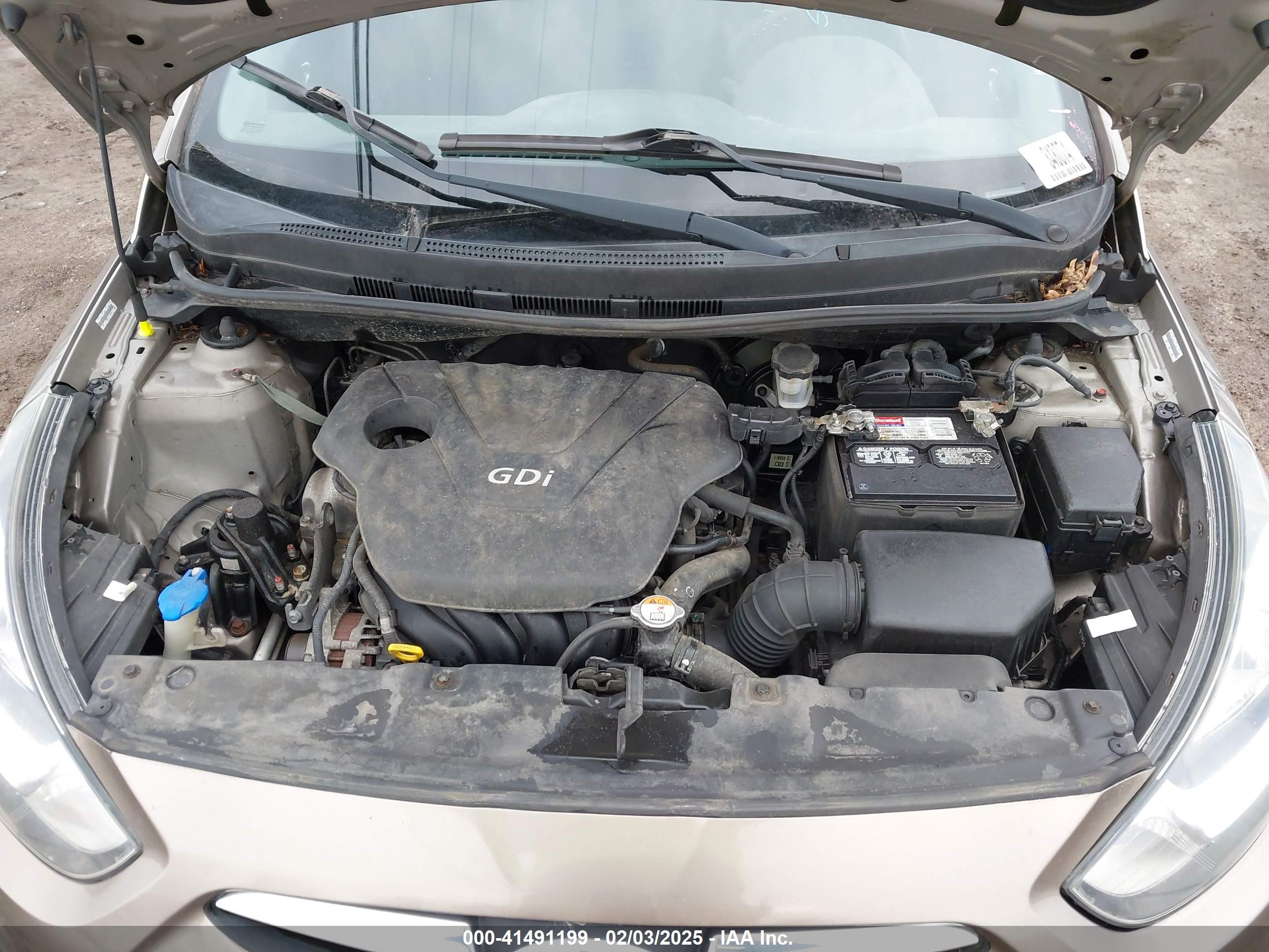 HYUNDAI ACCENT image 10