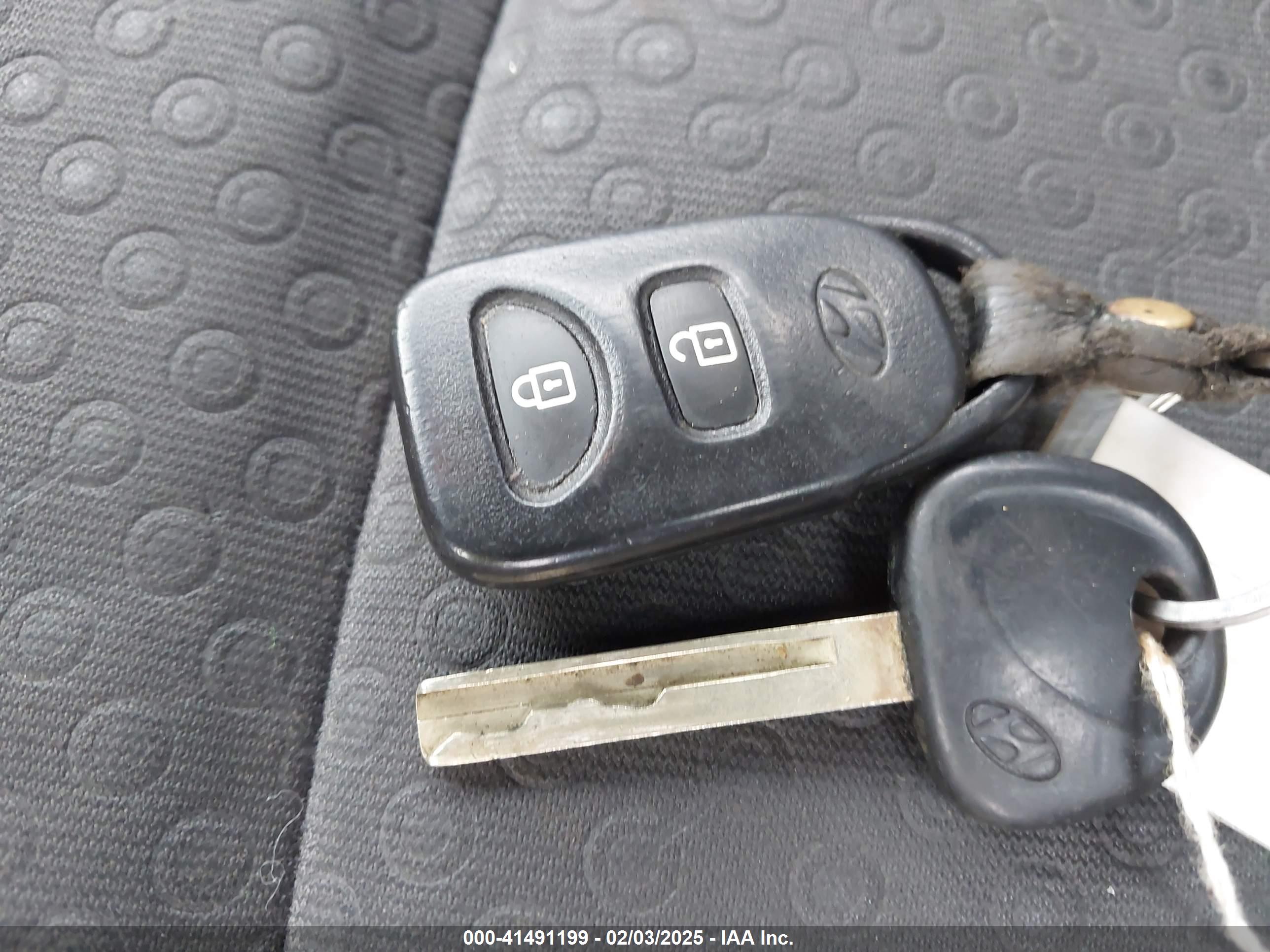 HYUNDAI ACCENT image 11
