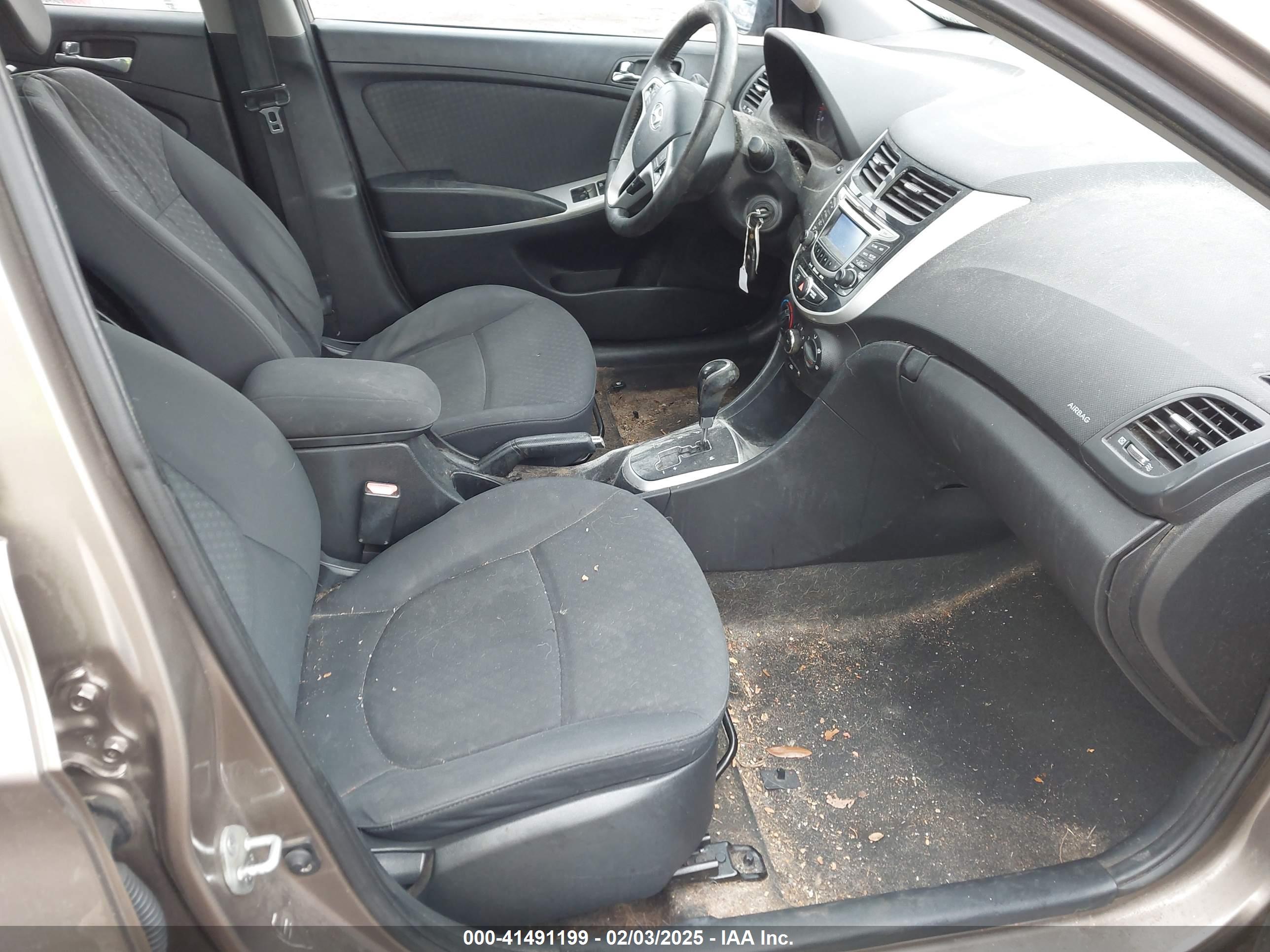 HYUNDAI ACCENT image 5