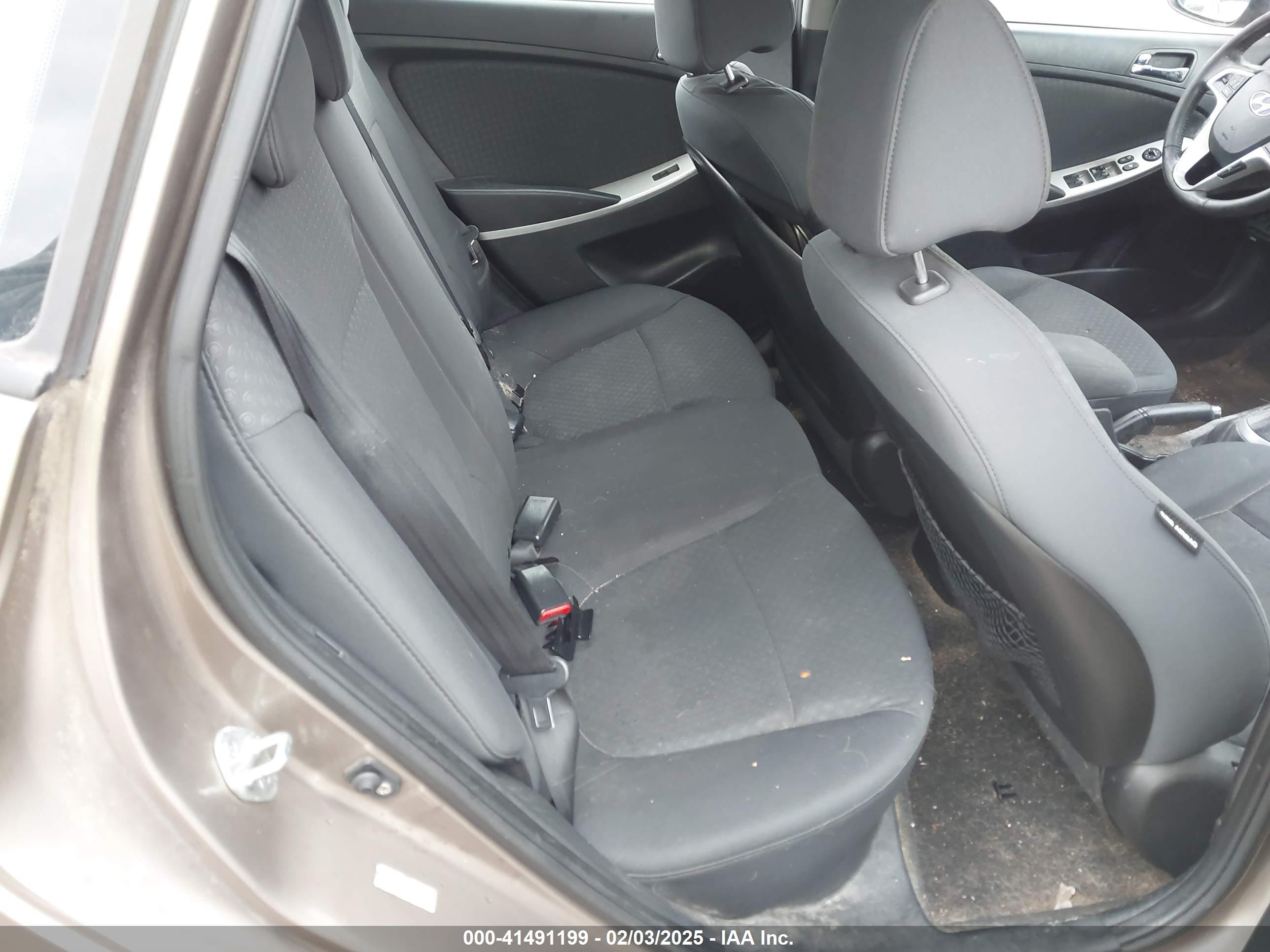 HYUNDAI ACCENT image 8