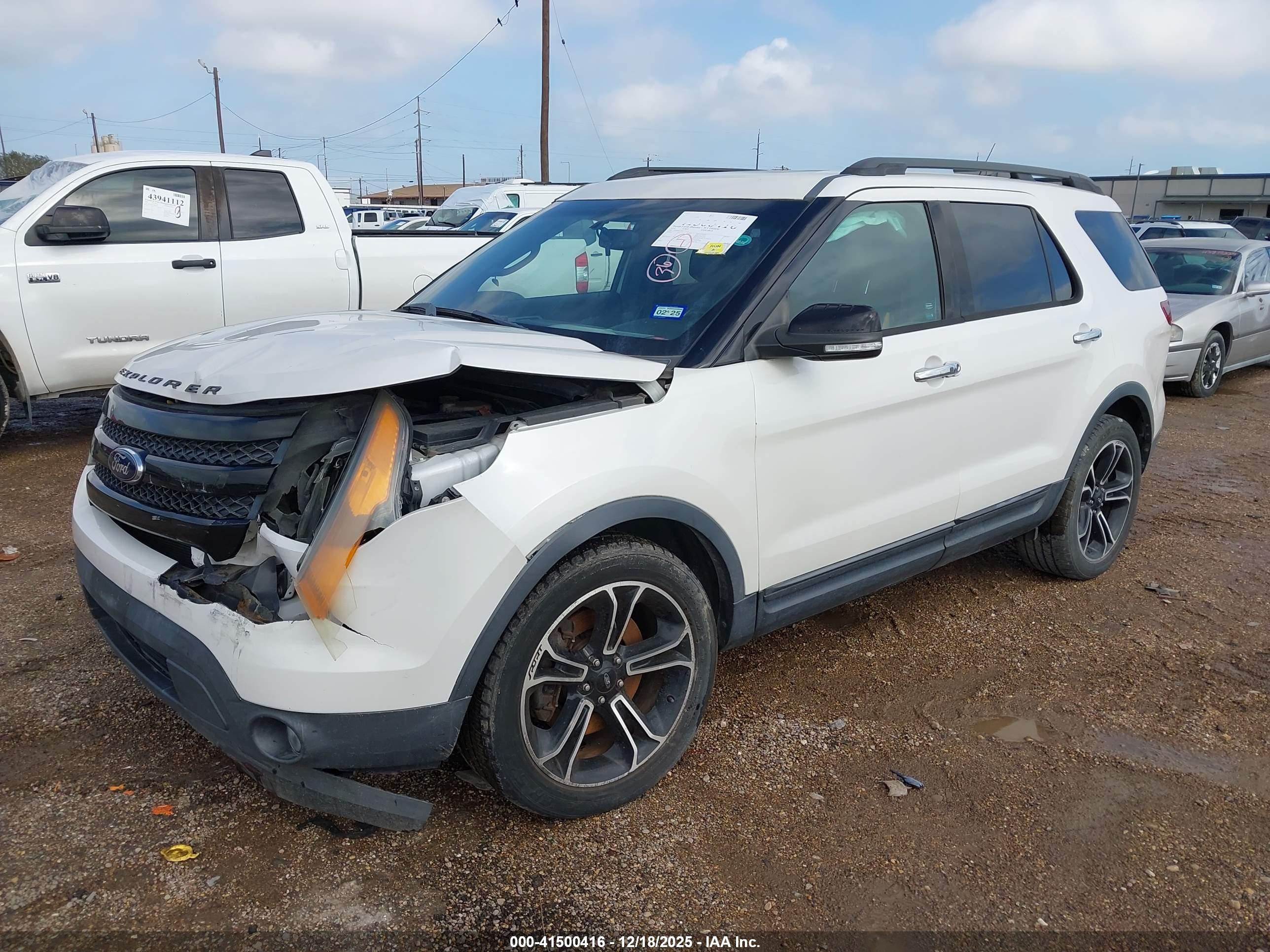 FORD EXPLORER image 2