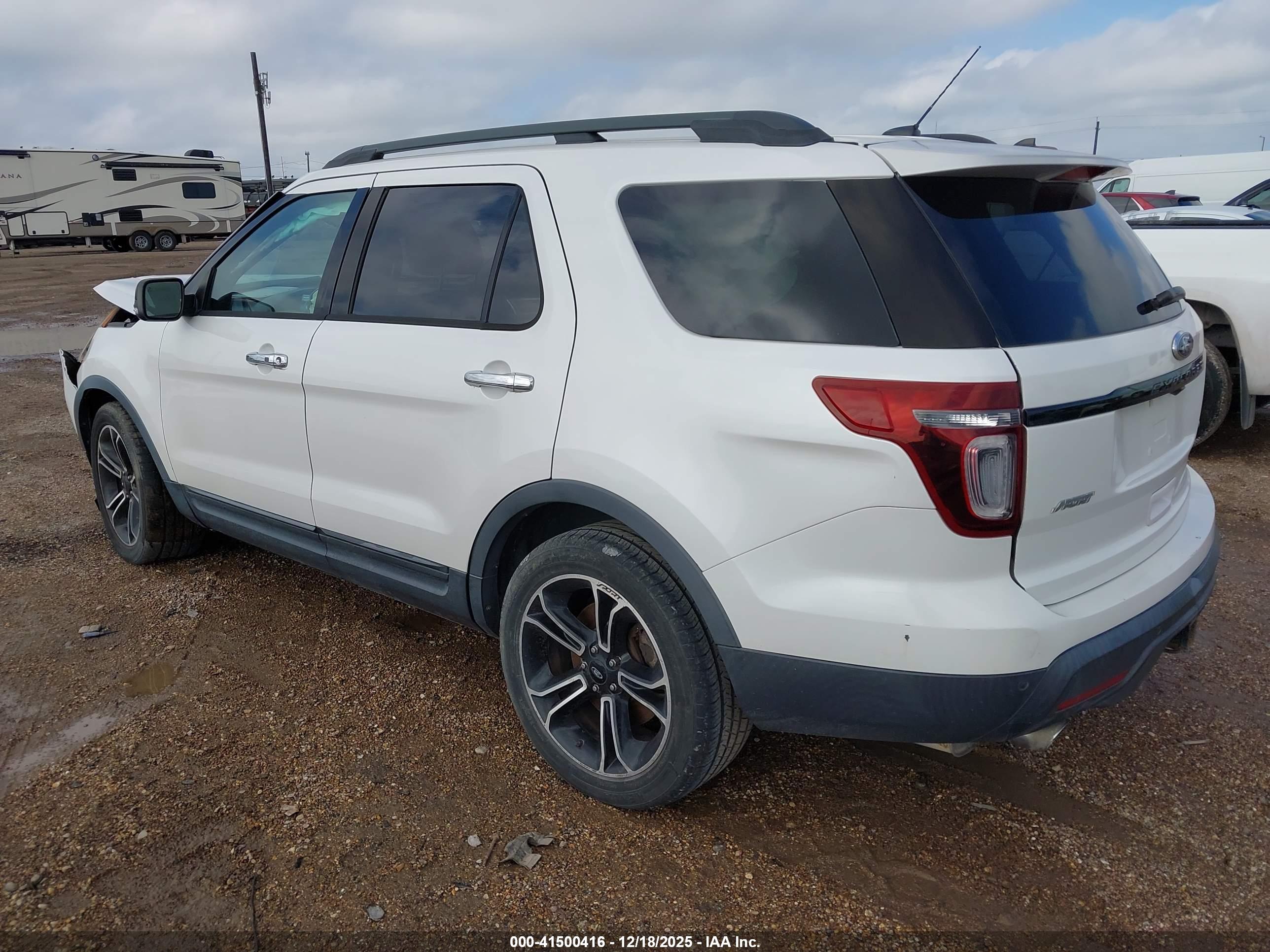 FORD EXPLORER image 3