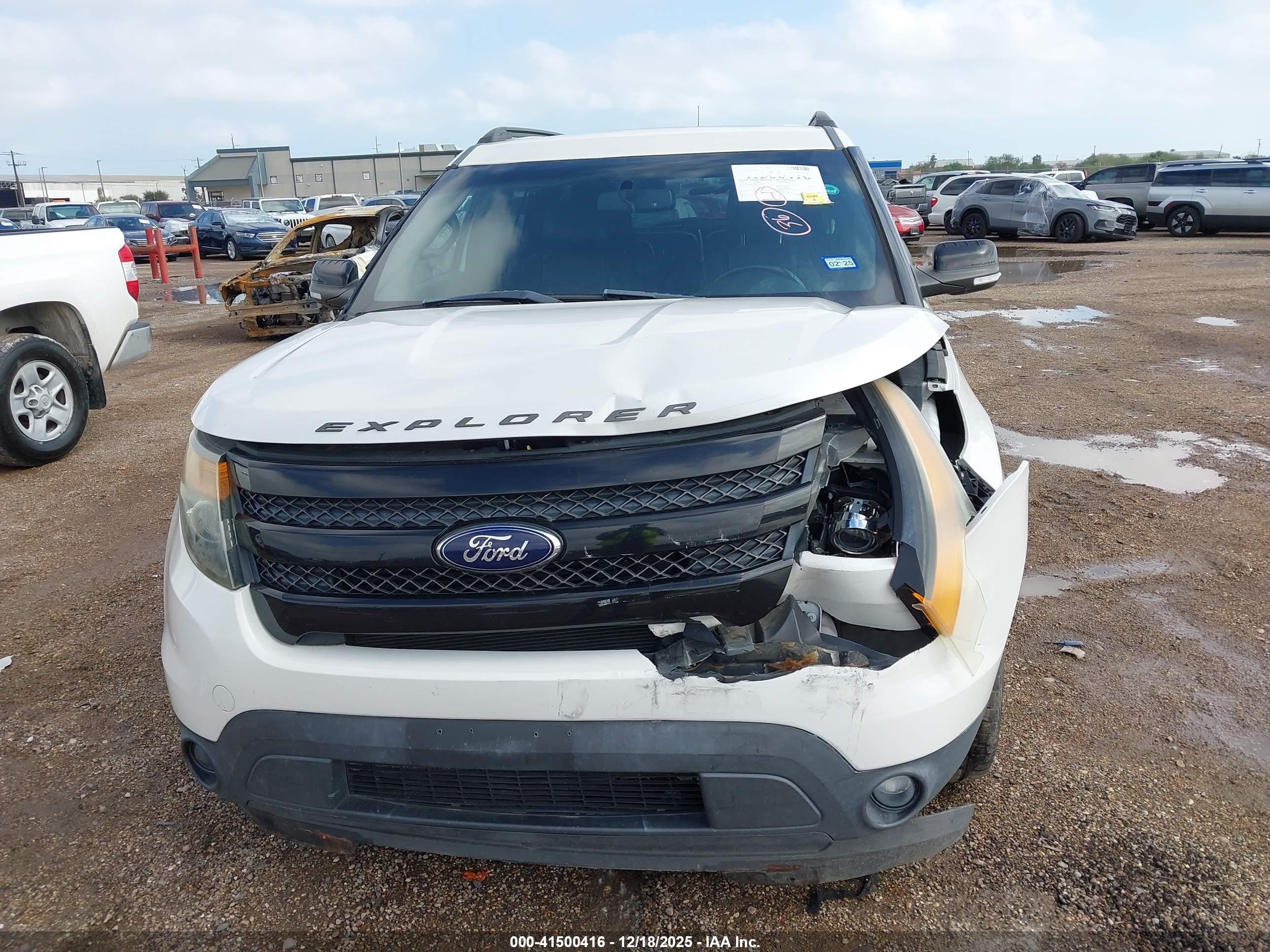 FORD EXPLORER image 6