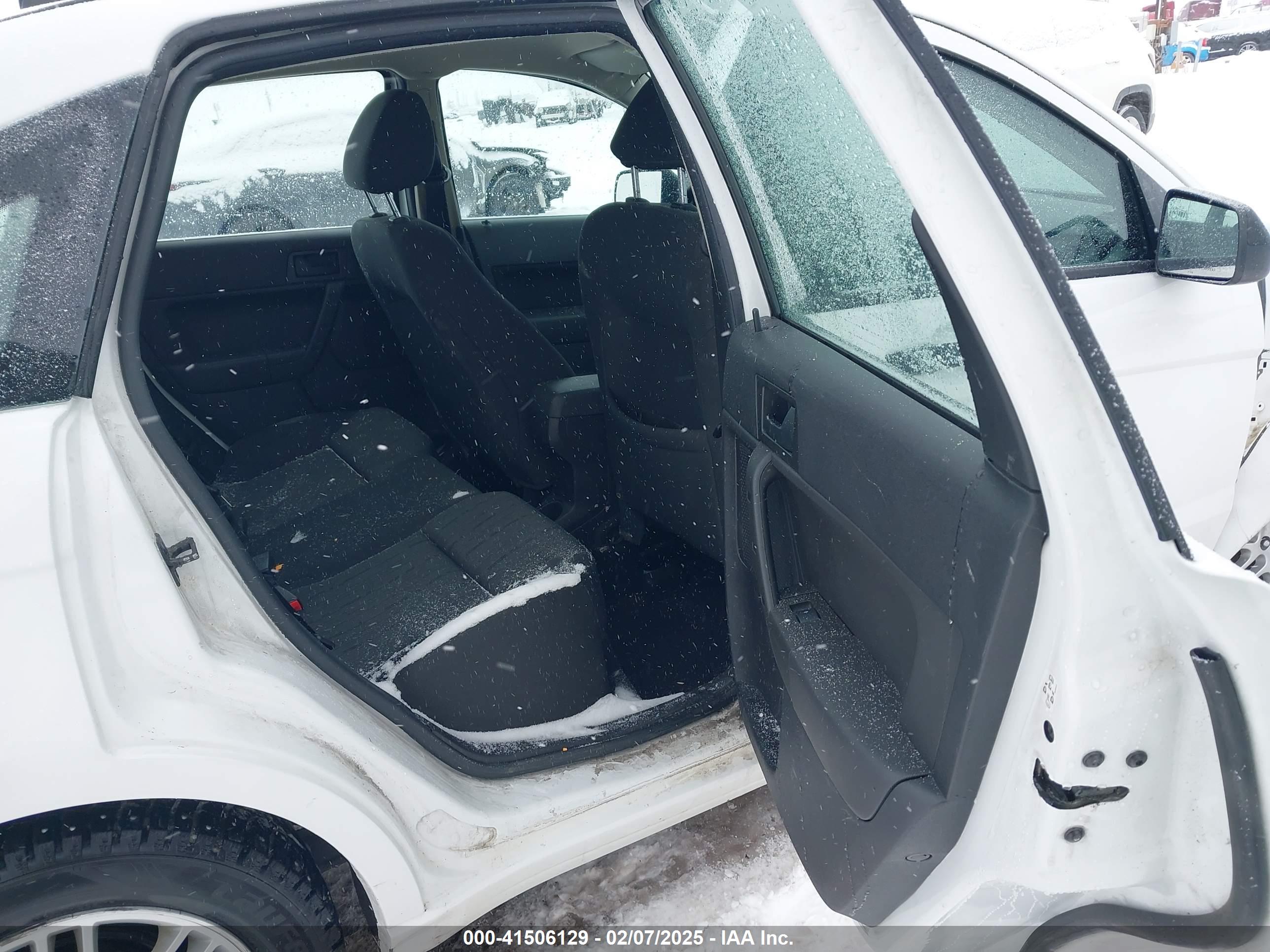 FORD FOCUS image 8