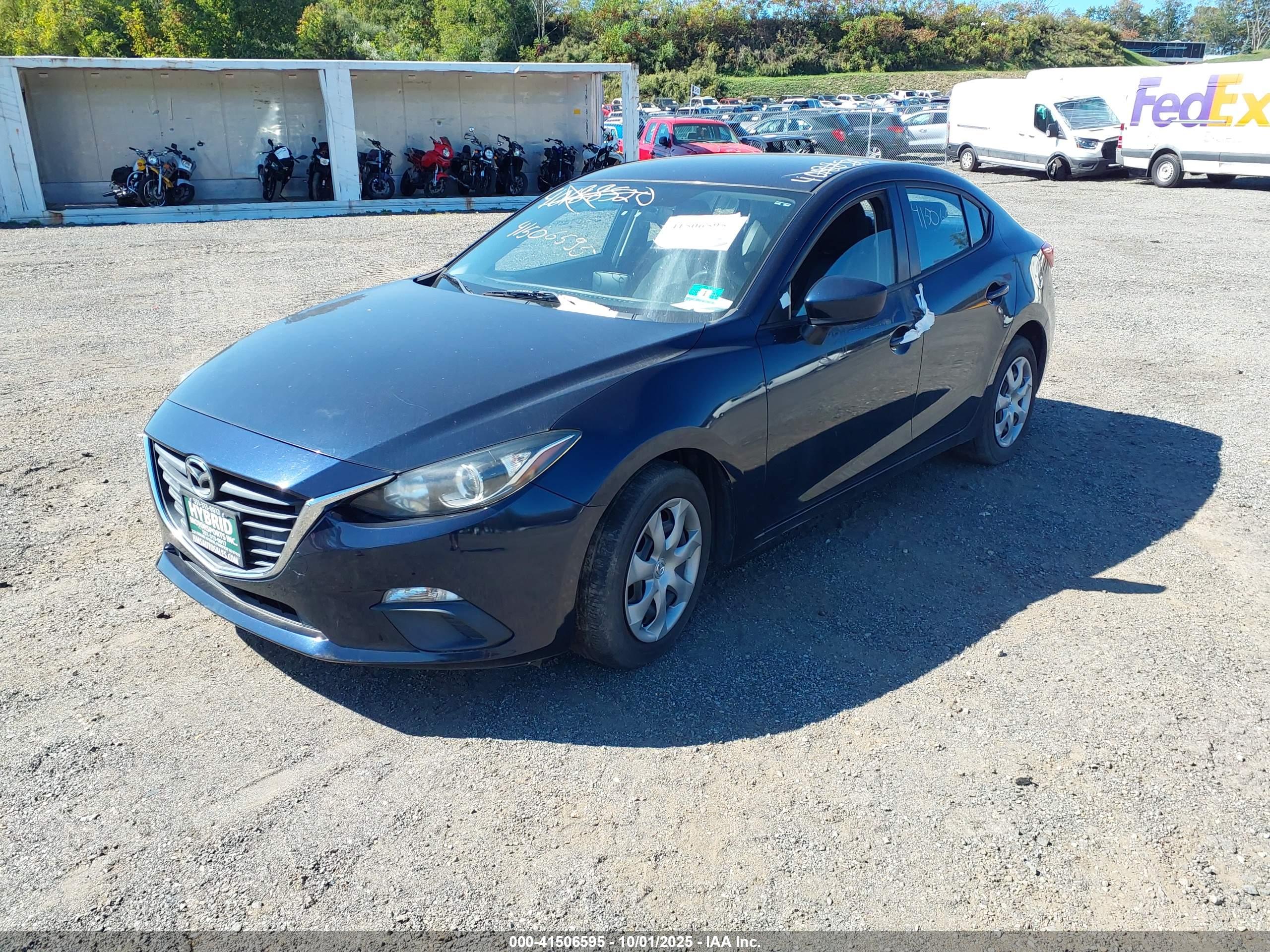 MAZDA MAZDA3 image 2