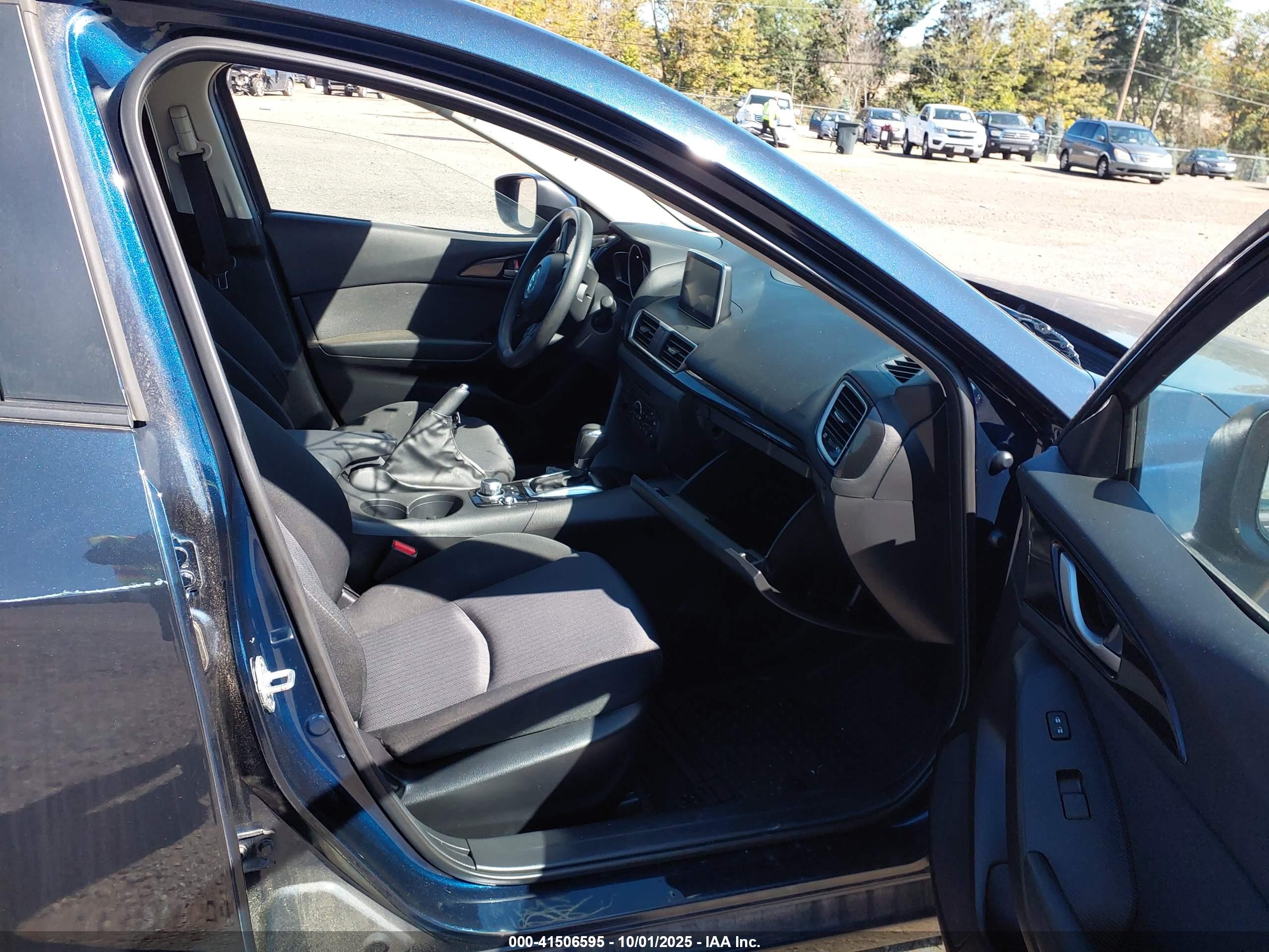 MAZDA MAZDA3 image 5
