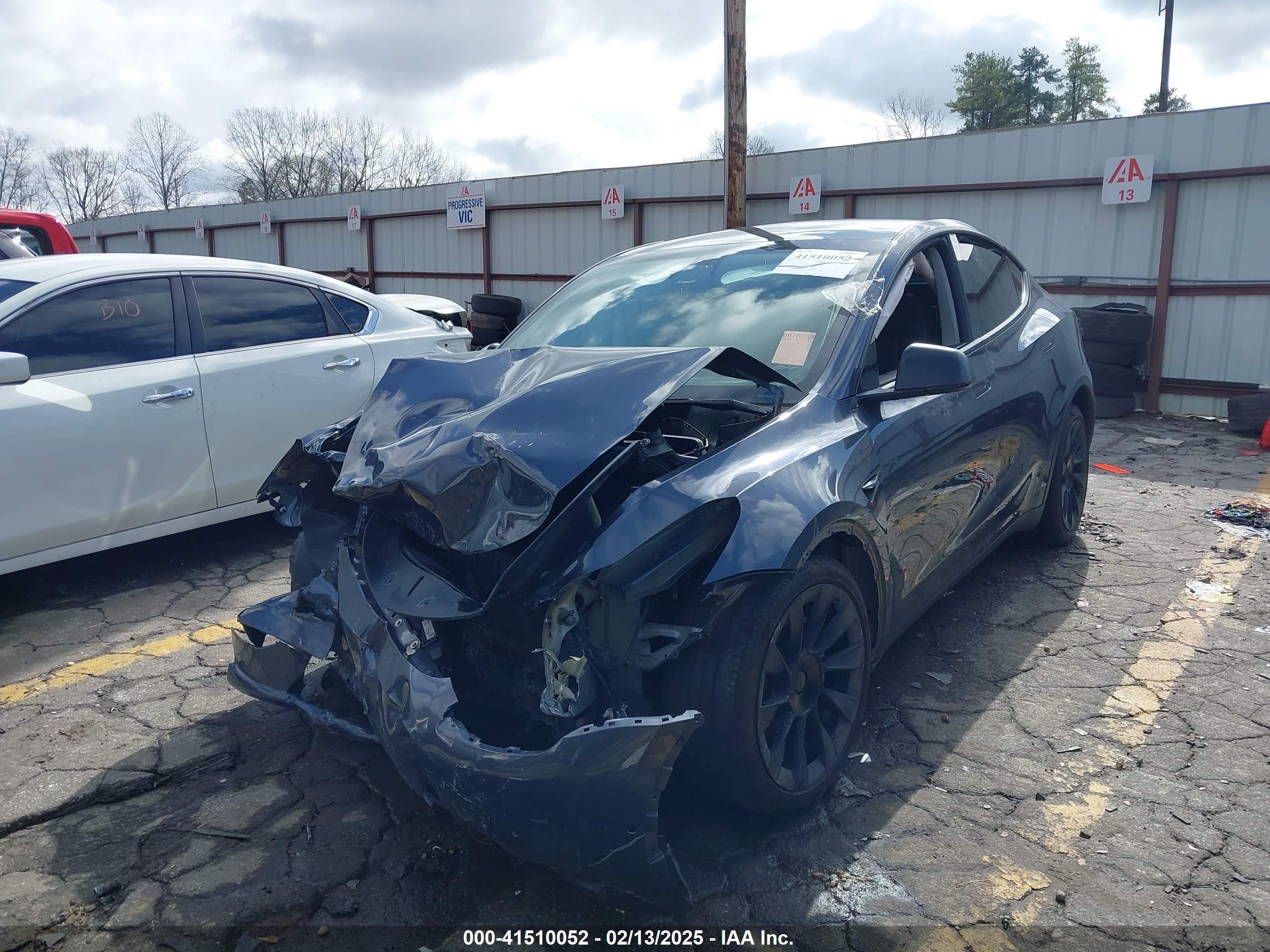 TESLA MODEL image 2