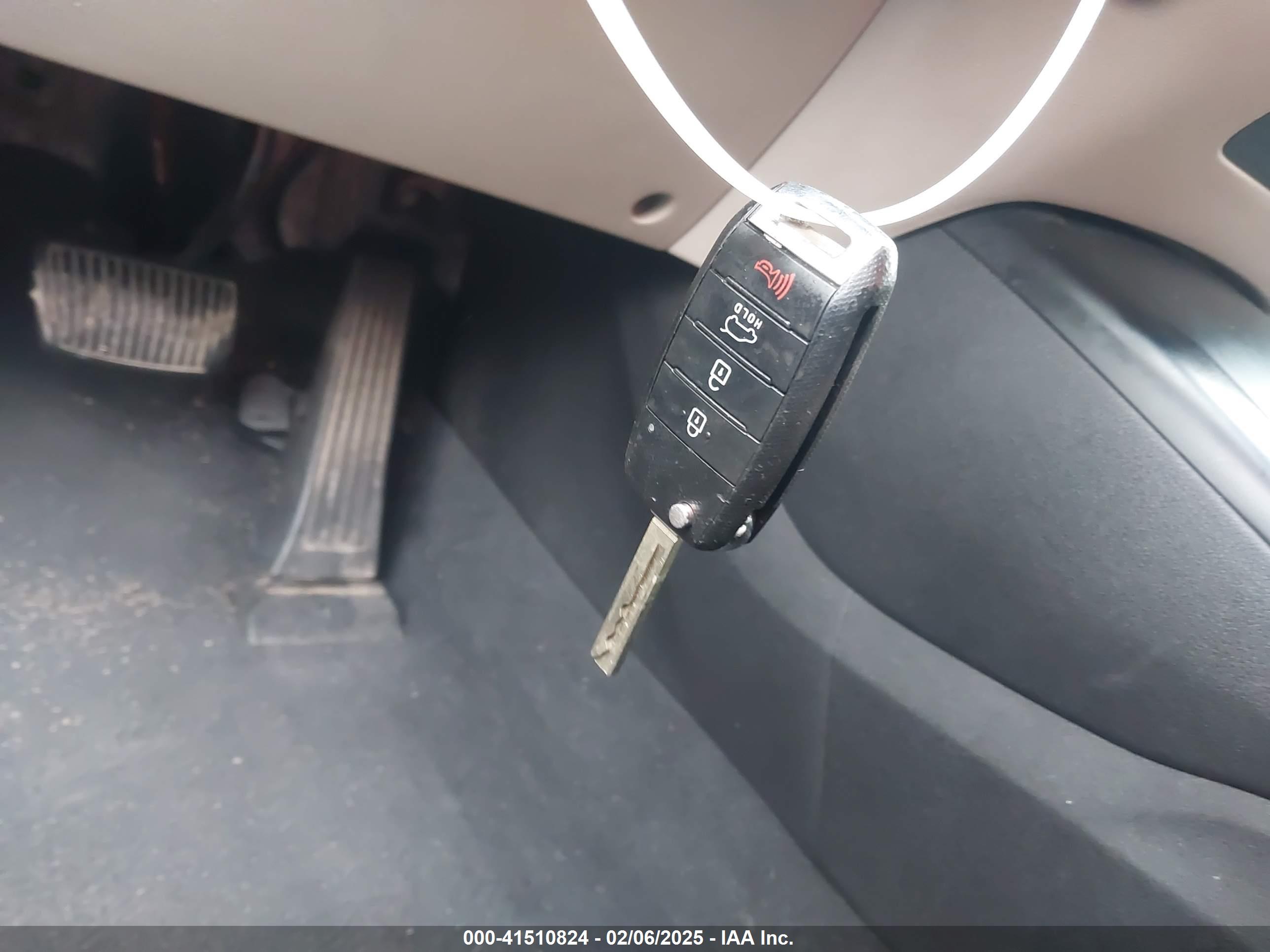 KIA SORENTO image 11