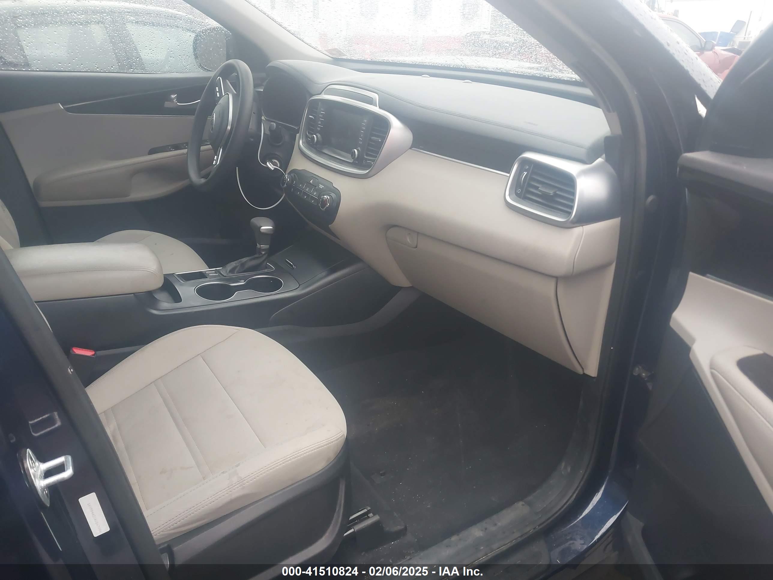 KIA SORENTO image 5