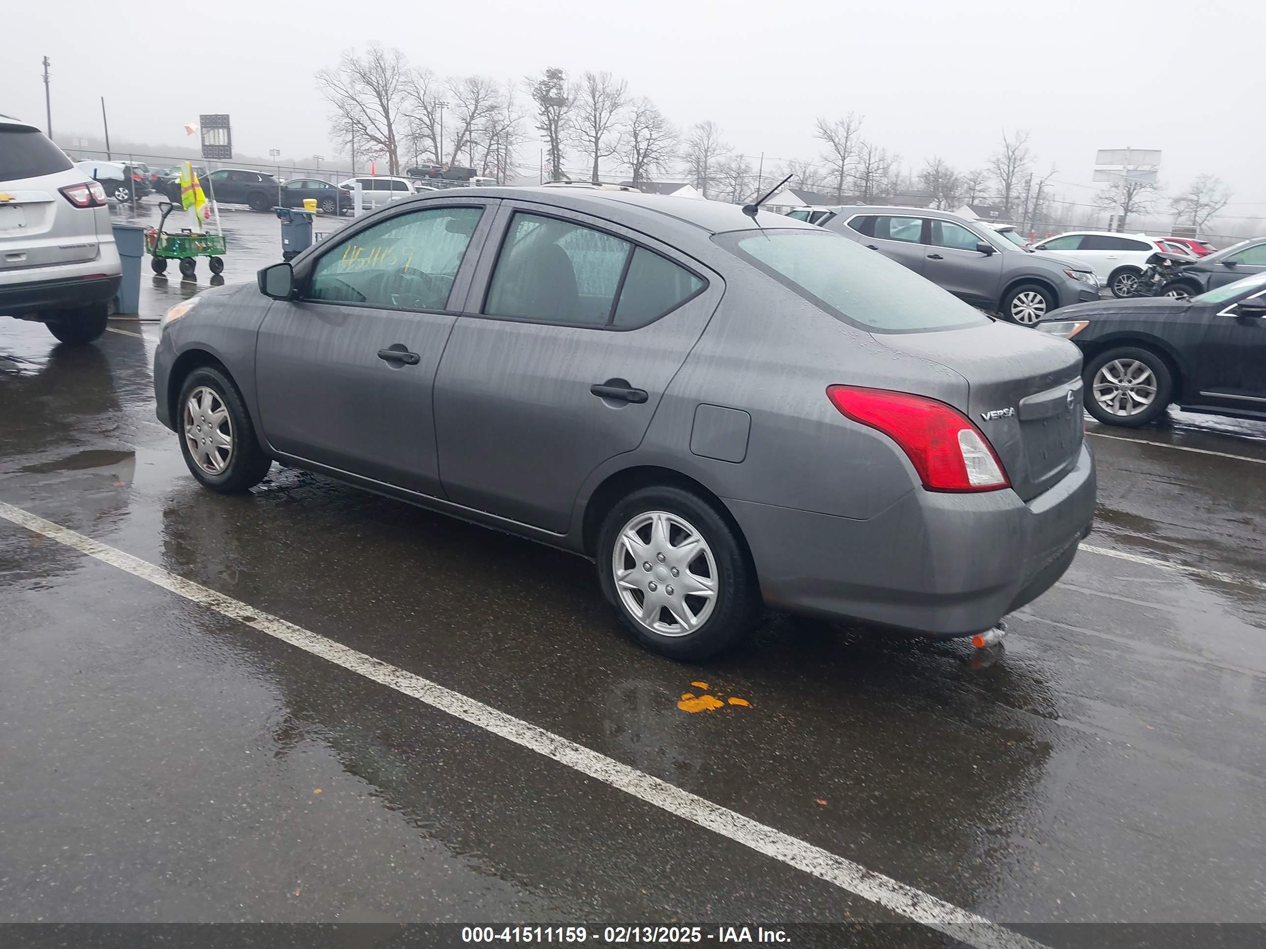 NISSAN VERSA image 3