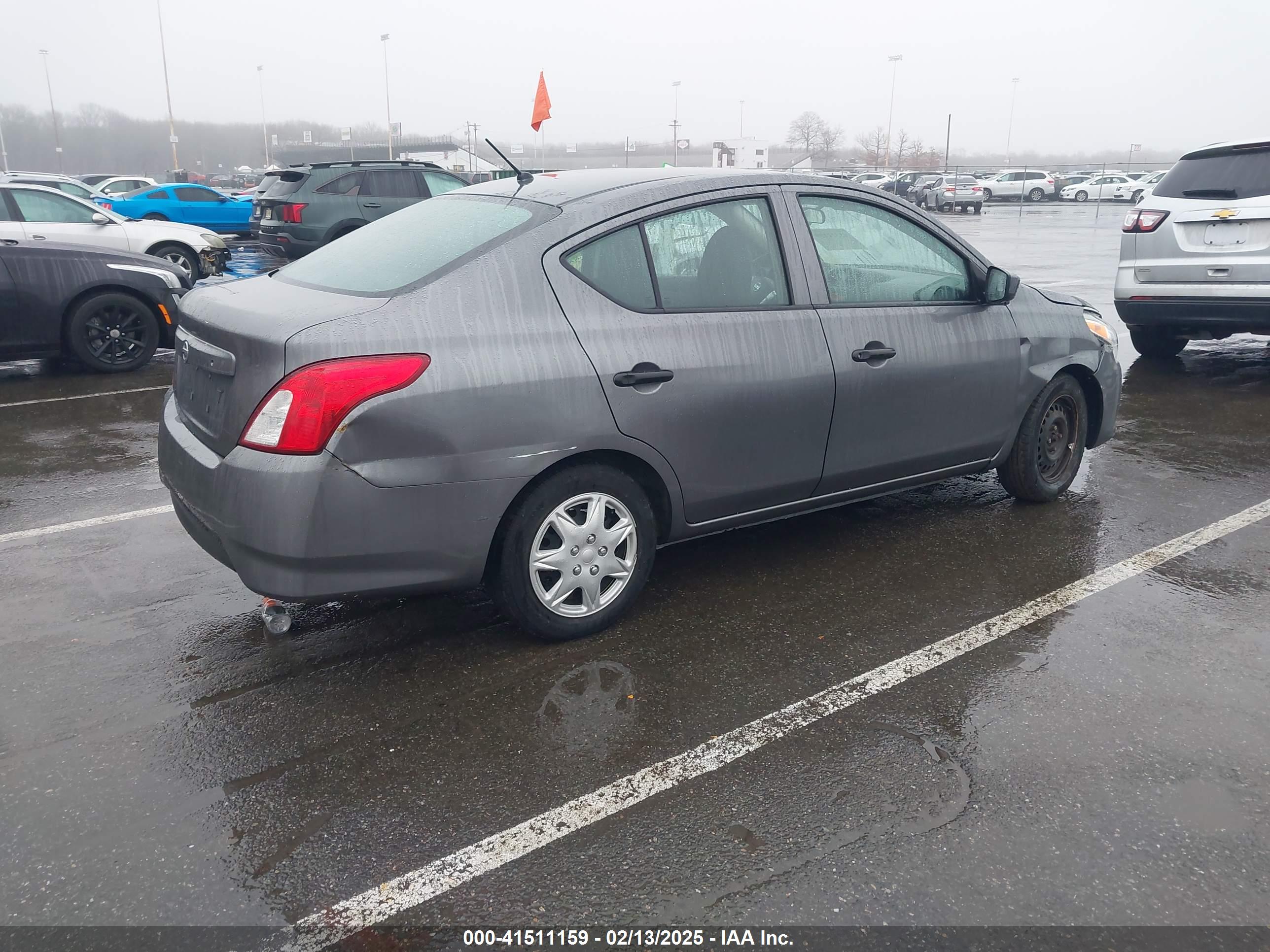 NISSAN VERSA image 4