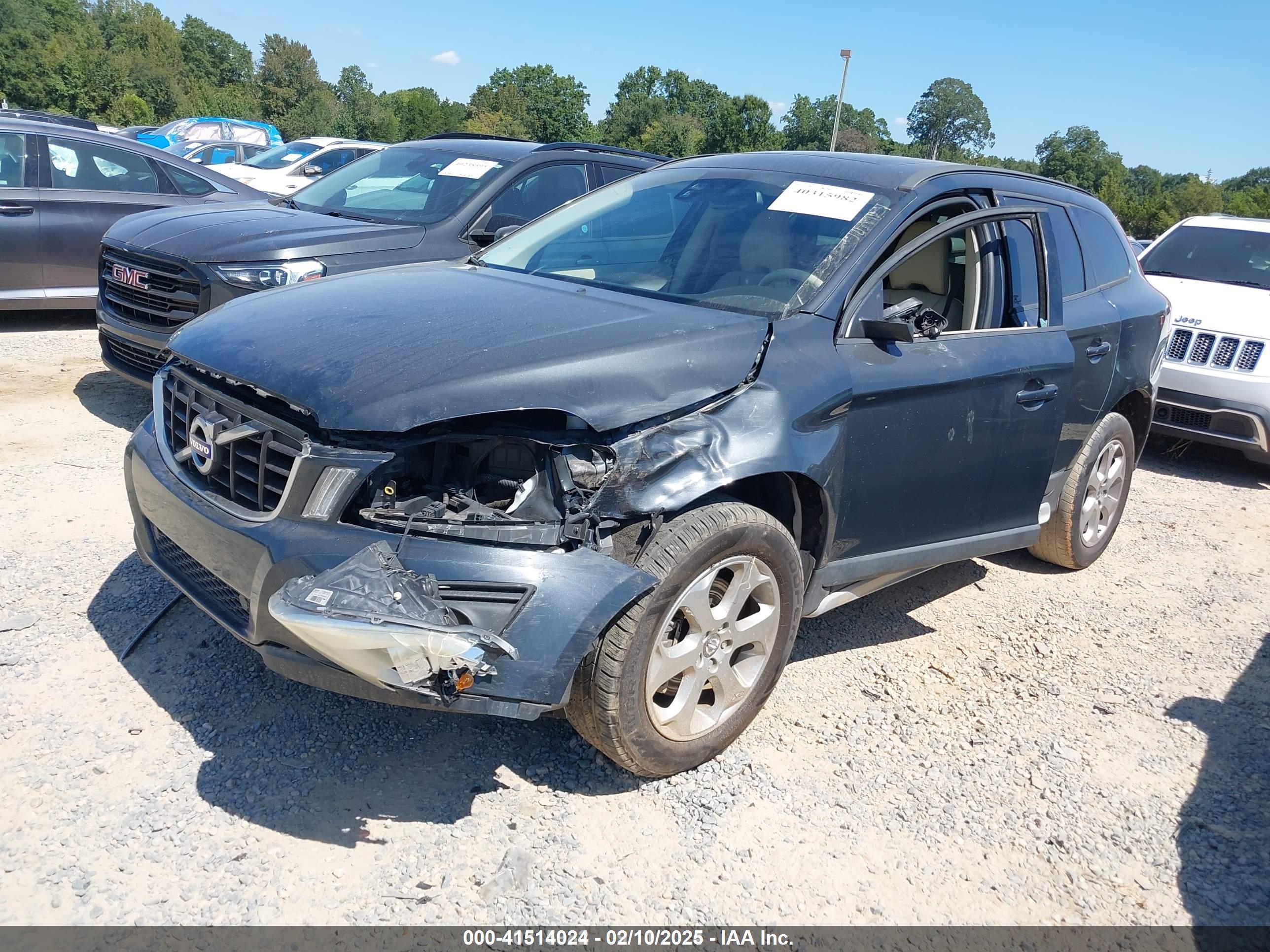 VOLVO XC60 image 2
