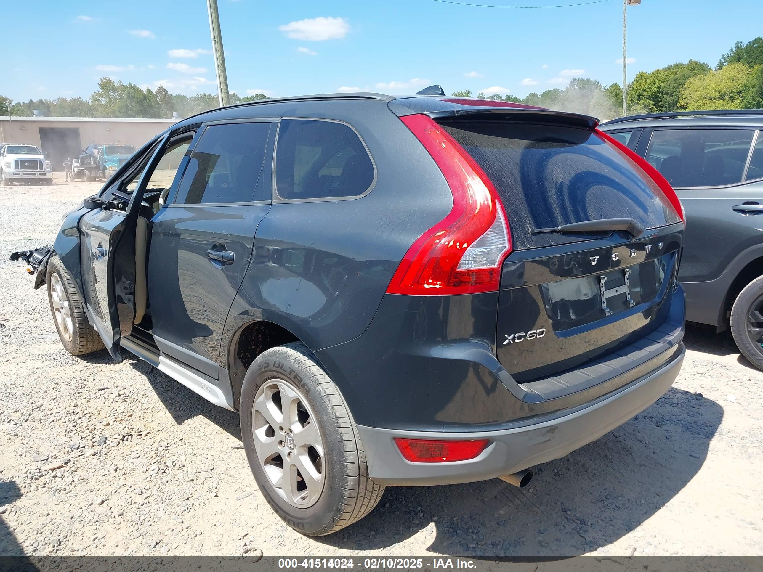 VOLVO XC60 image 3