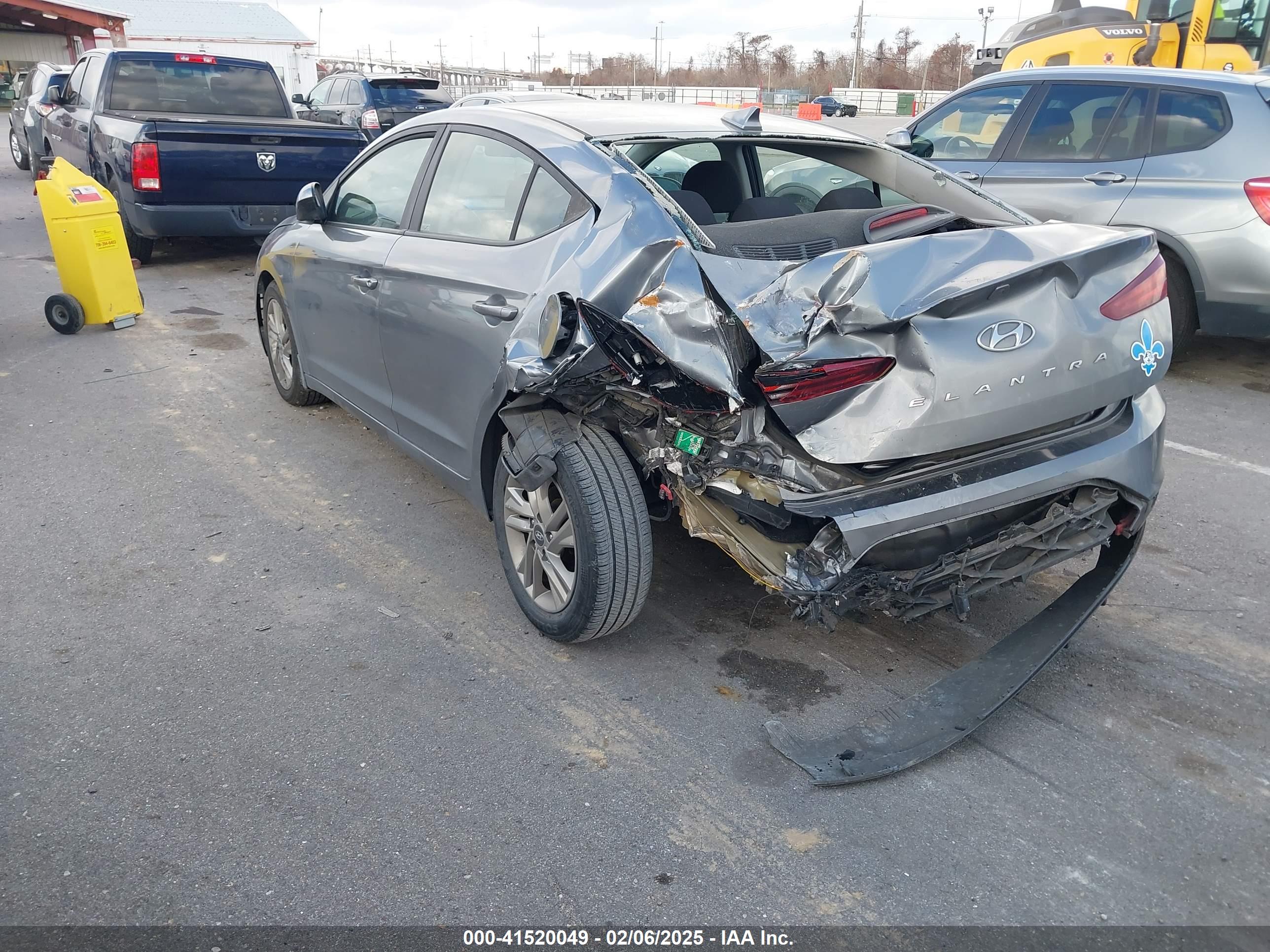 HYUNDAI ELANTRA image 3