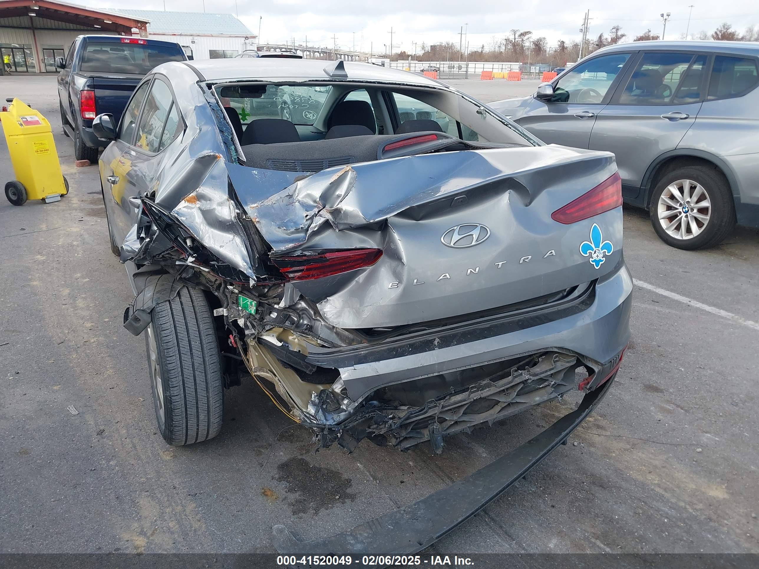 HYUNDAI ELANTRA image 6