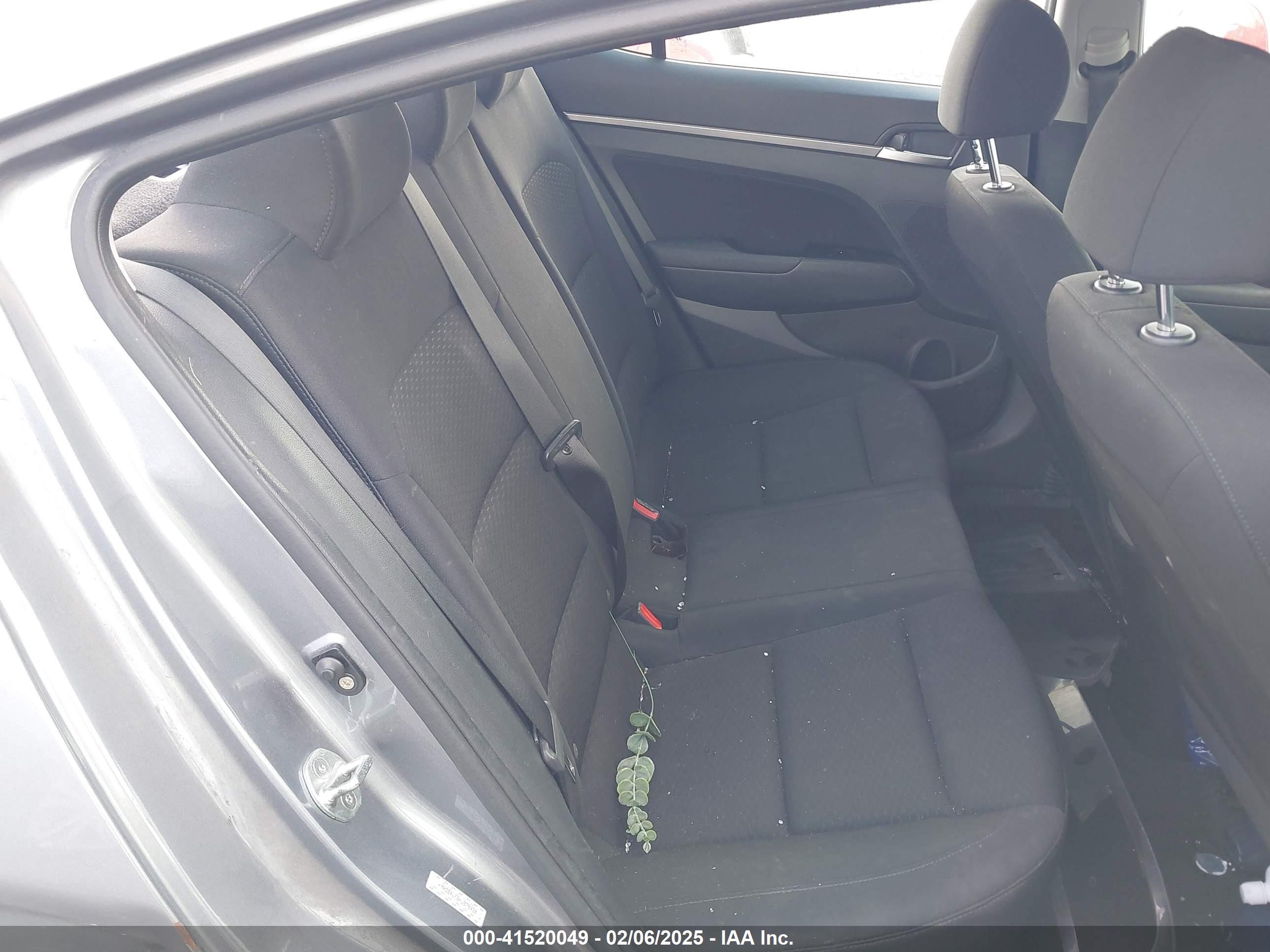 HYUNDAI ELANTRA image 8