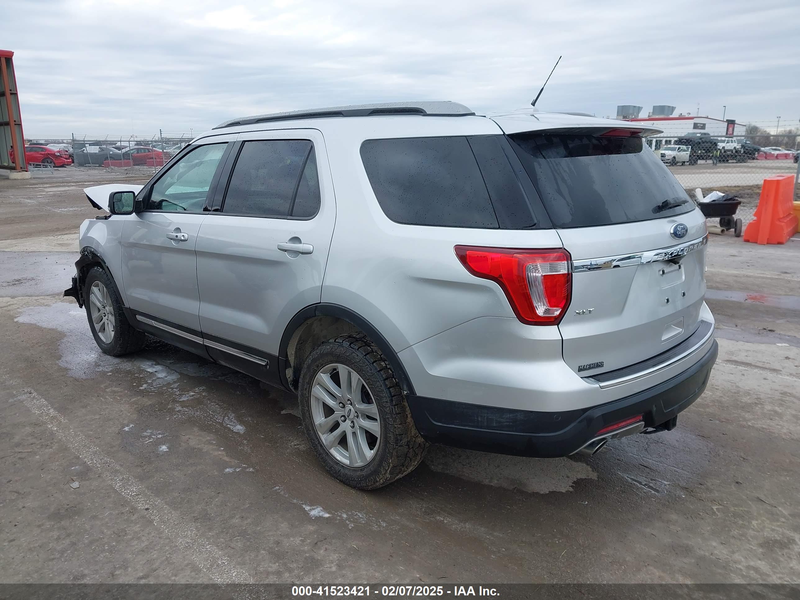 FORD EXPLORER image 3