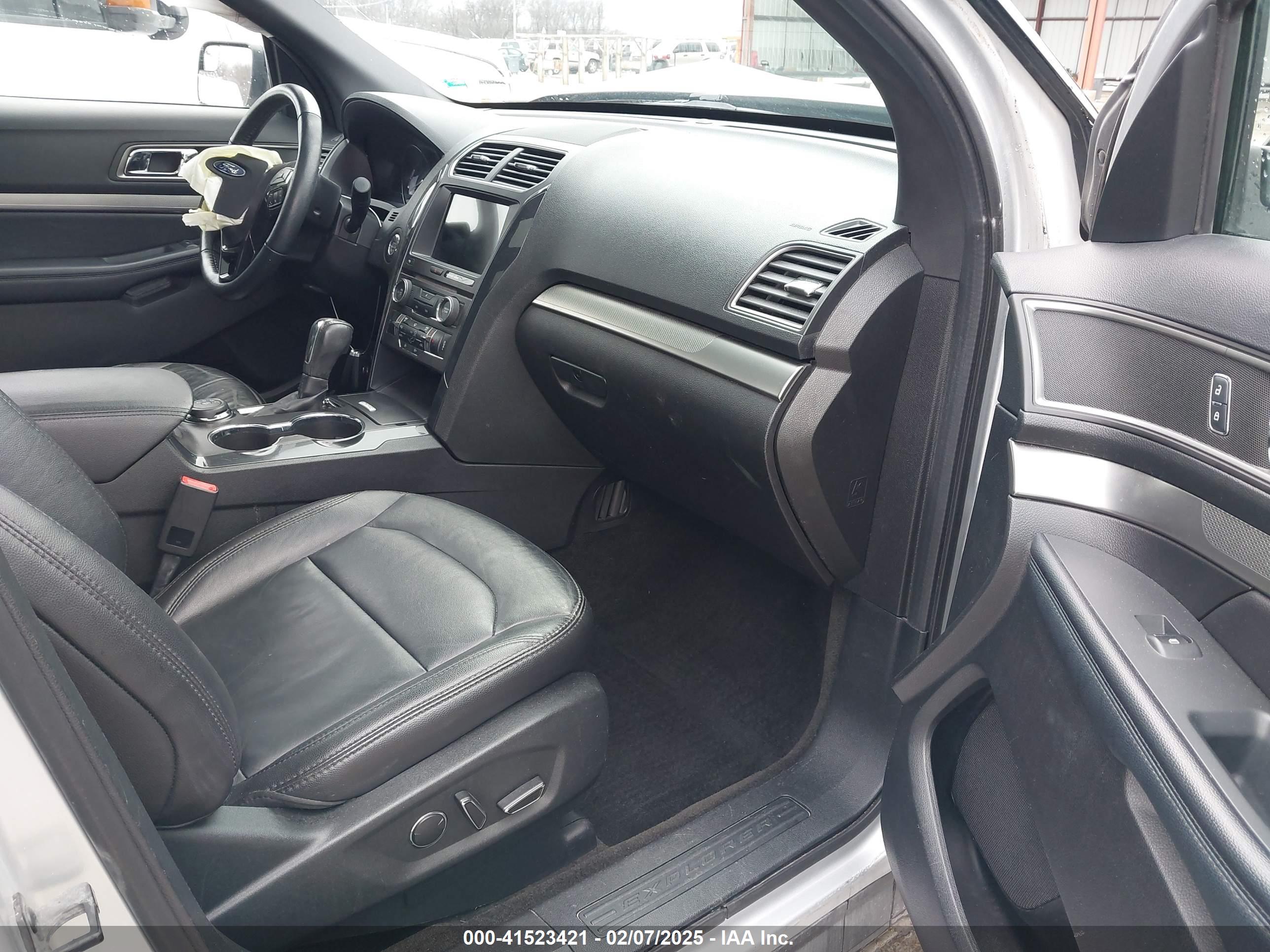 FORD EXPLORER image 5