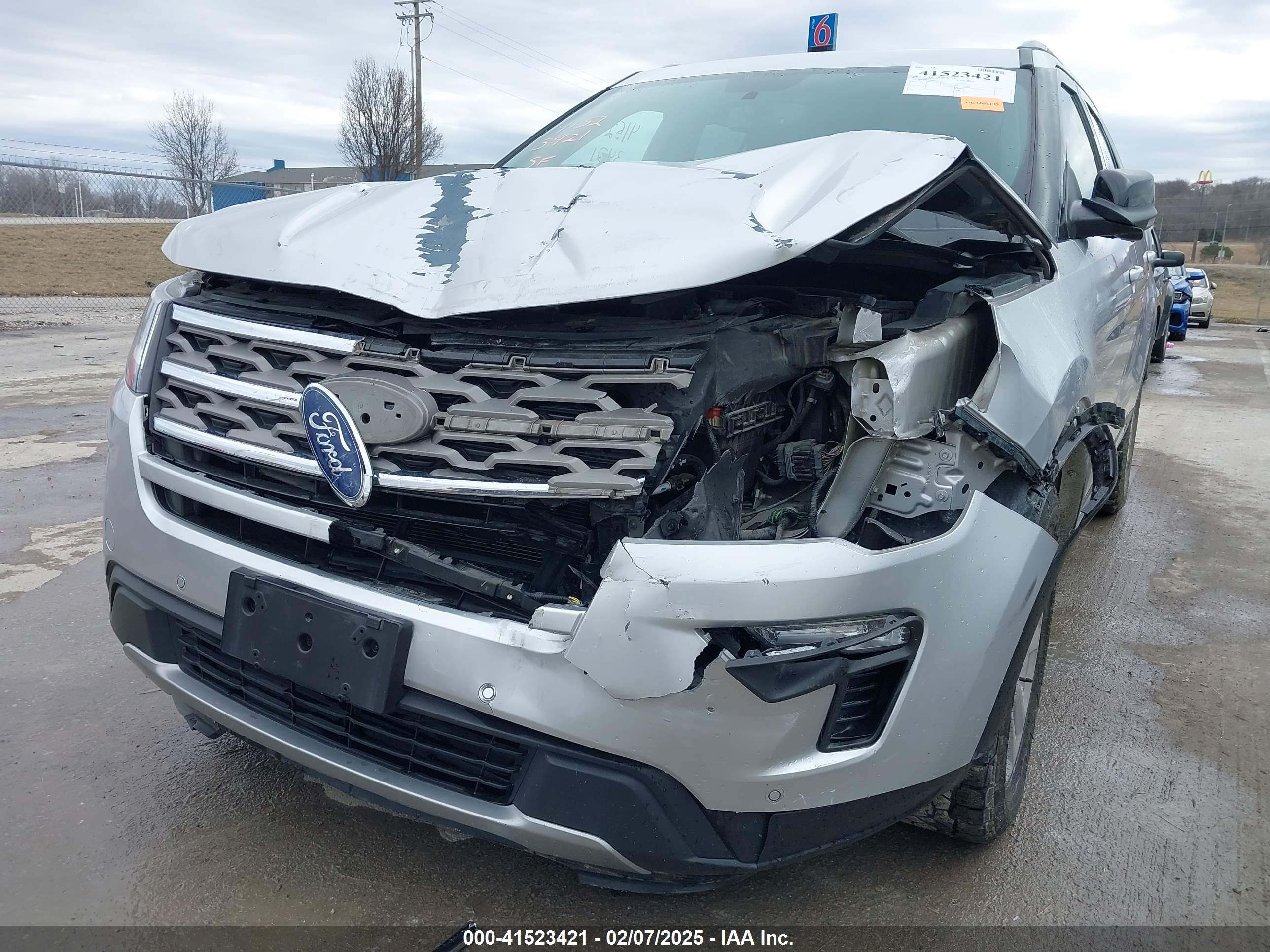 FORD EXPLORER image 6
