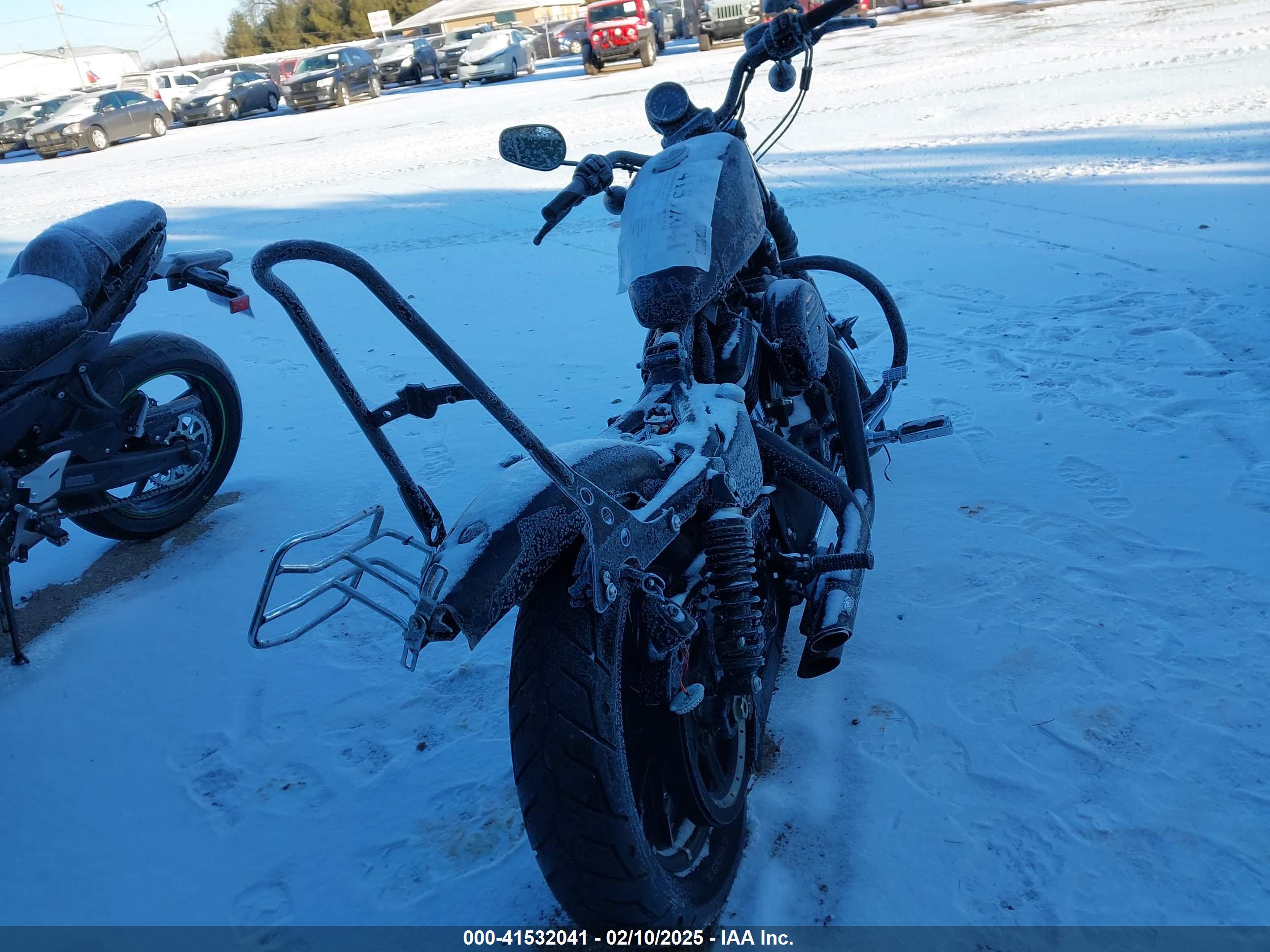 HARLEY-DAVIDSON XL883 image 6