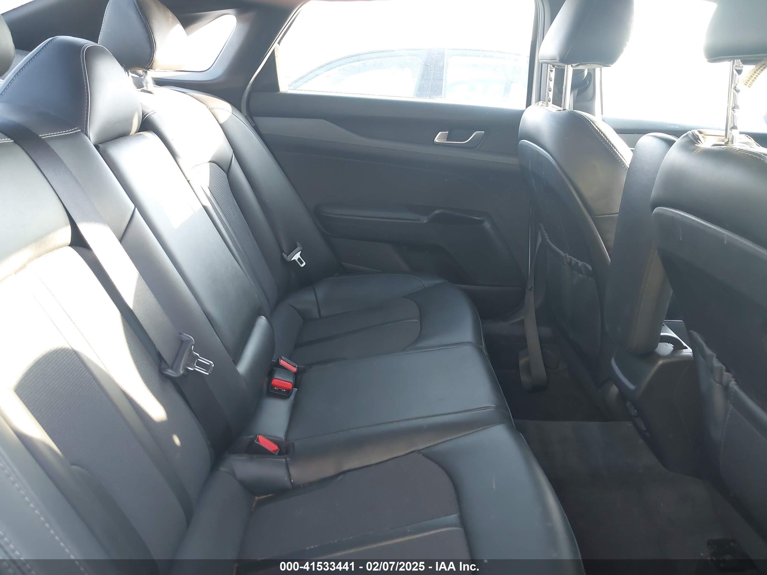 KIA K5 image 8