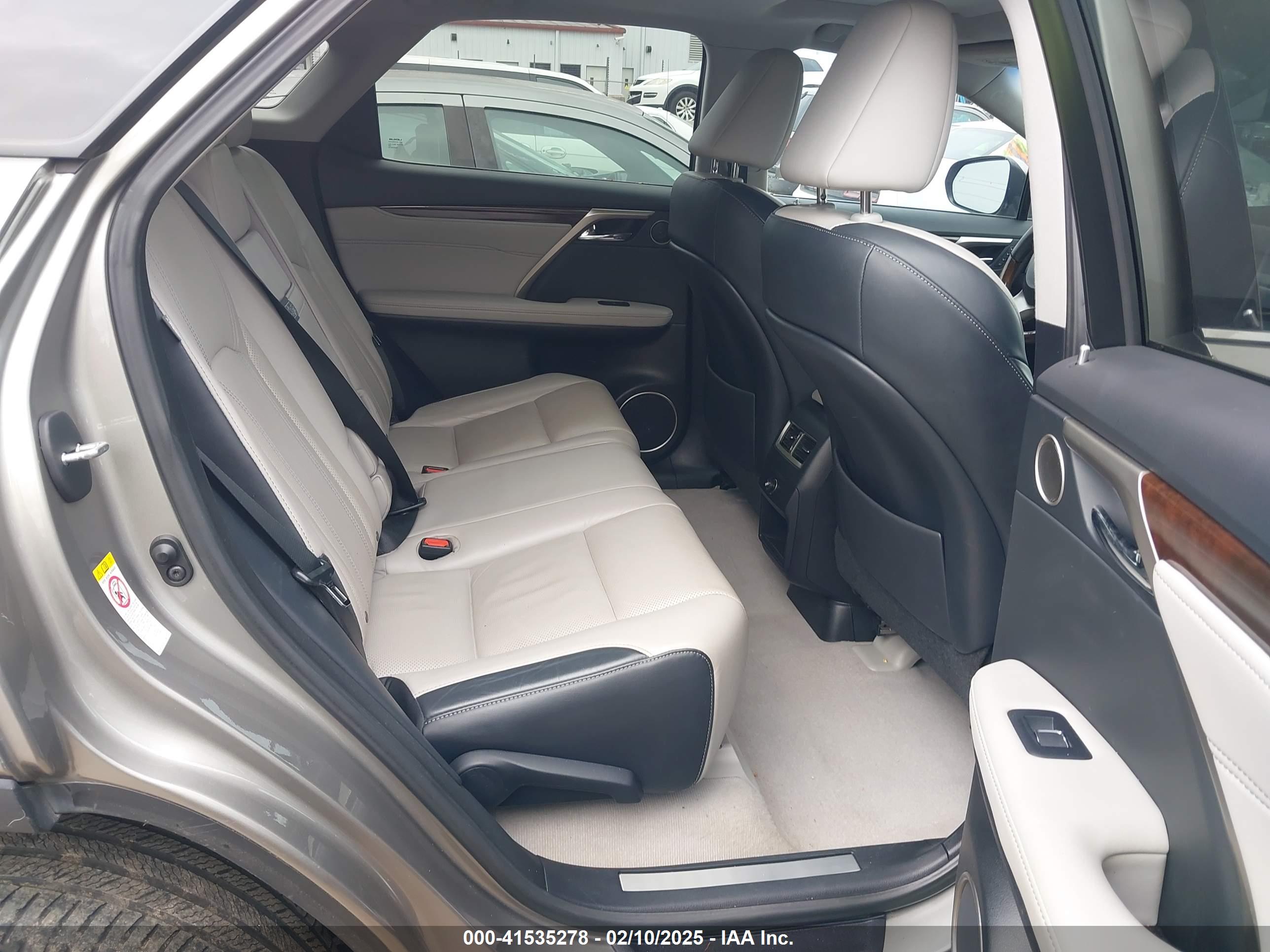 LEXUS RX image 8