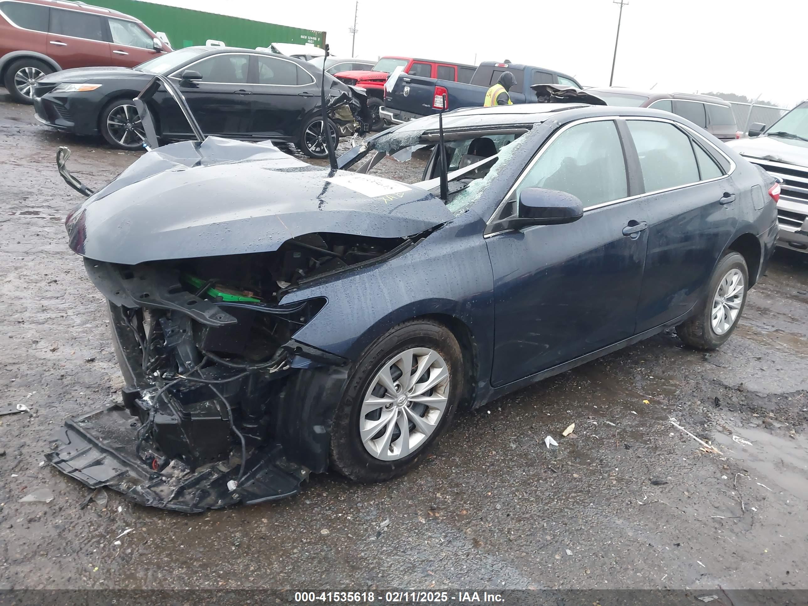 TOYOTA CAMRY image 2