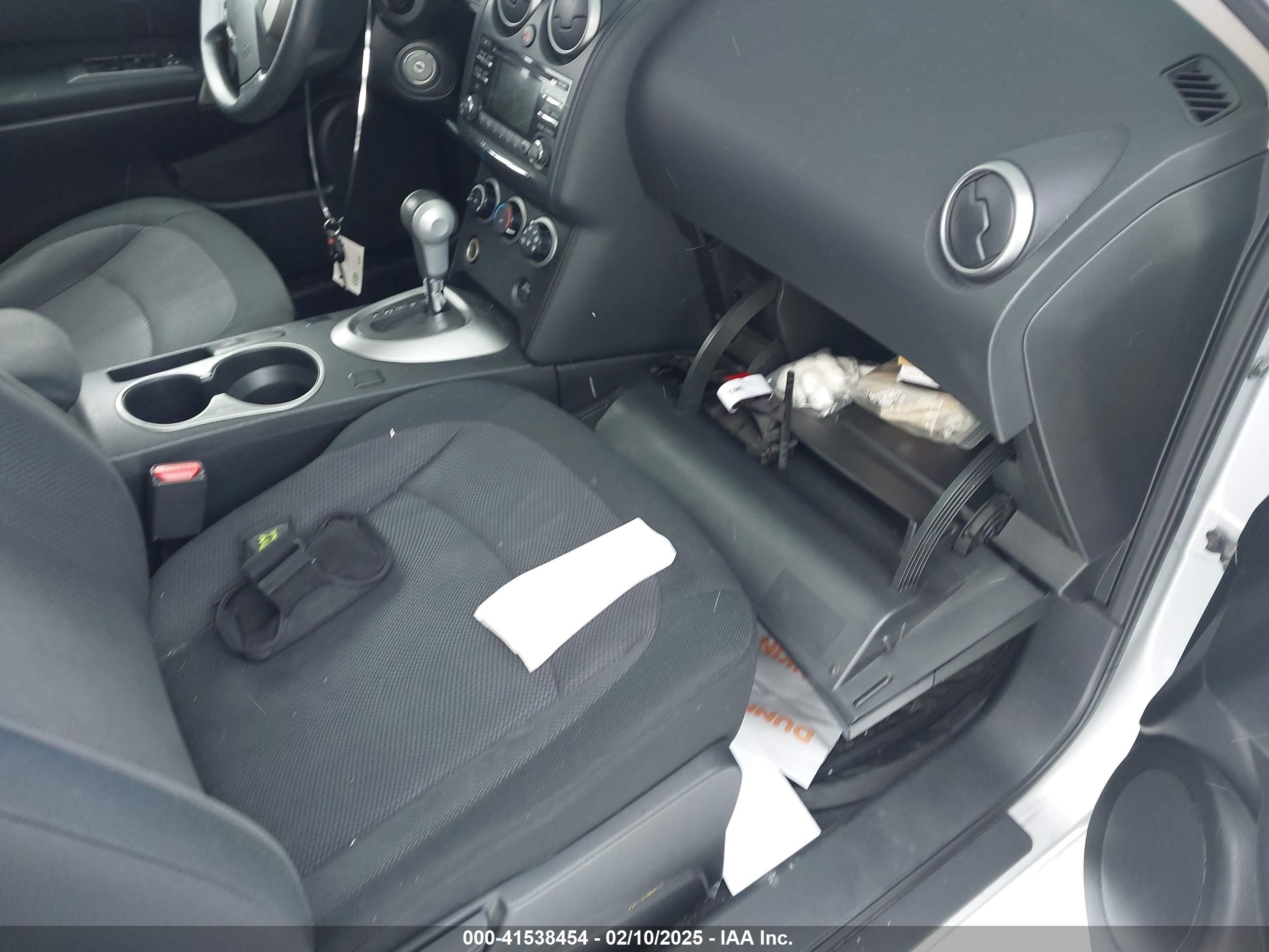 NISSAN ROGUE image 8
