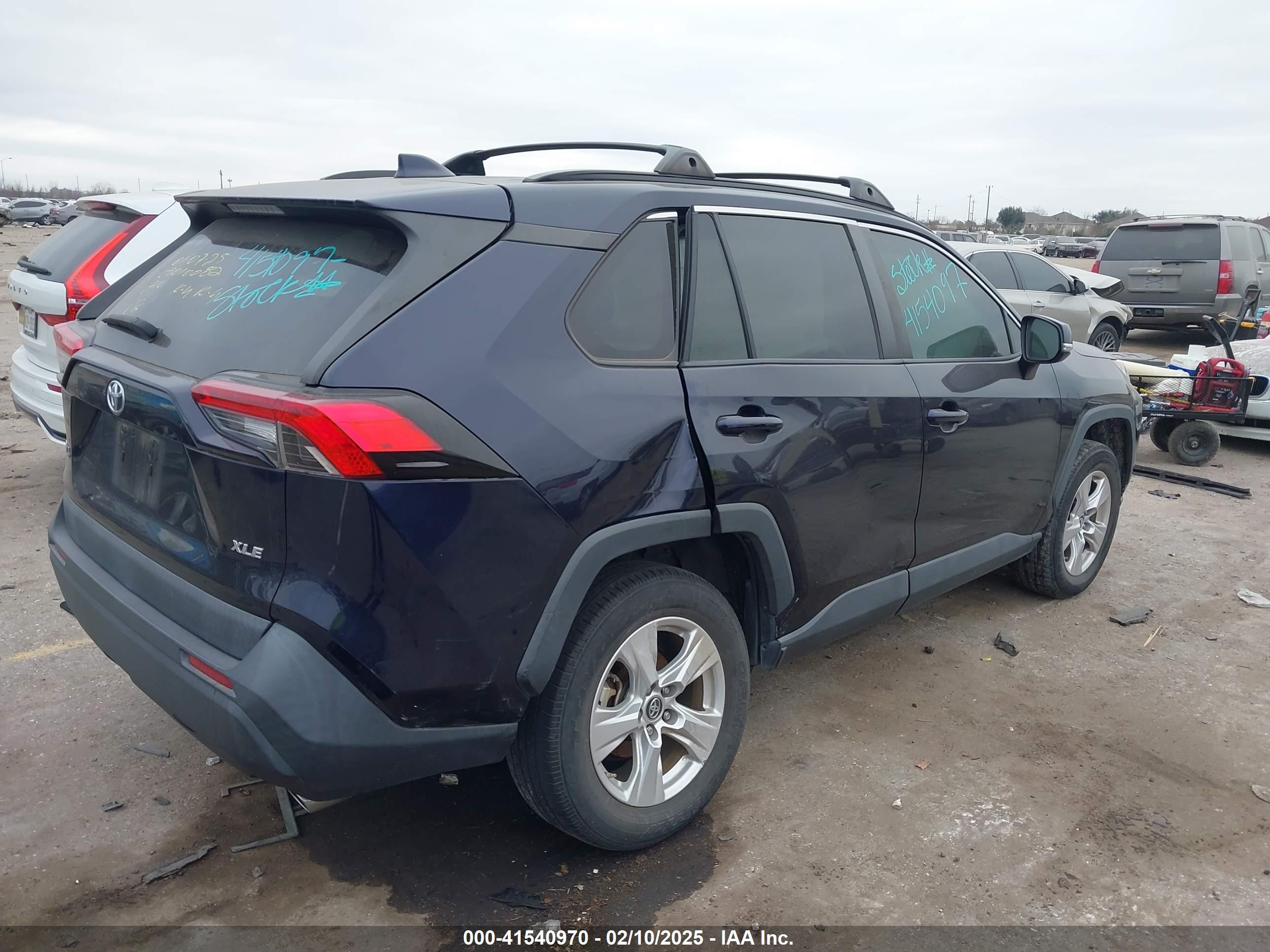 TOYOTA RAV4 image 4