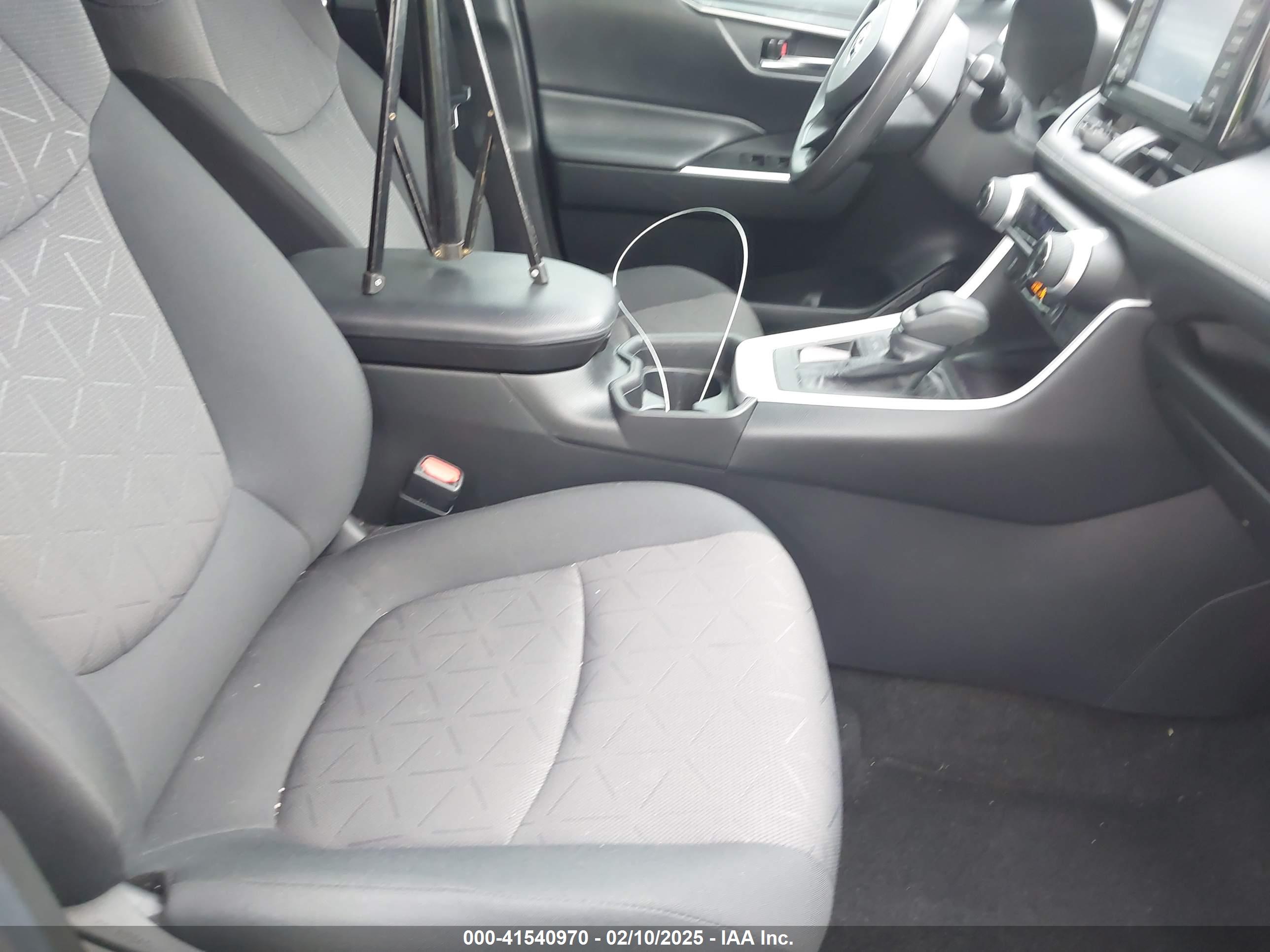 TOYOTA RAV4 image 5