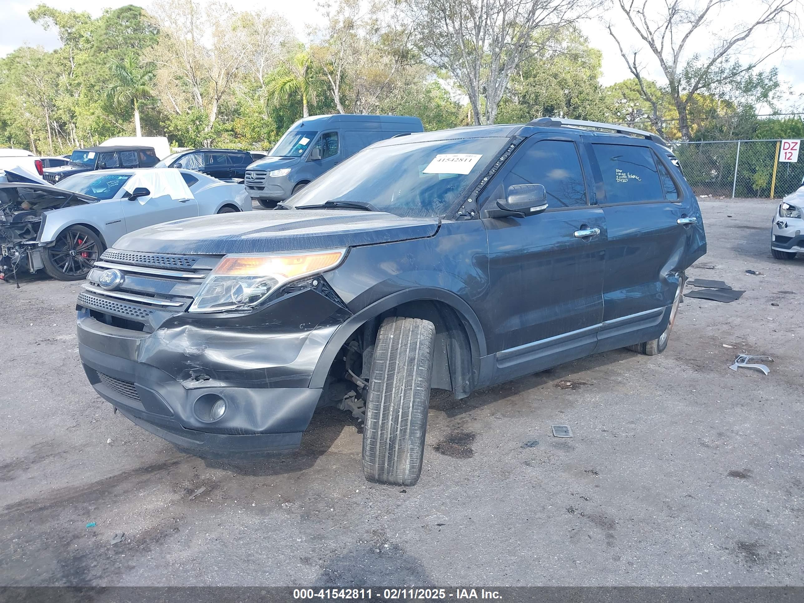 FORD EXPLORER image 2