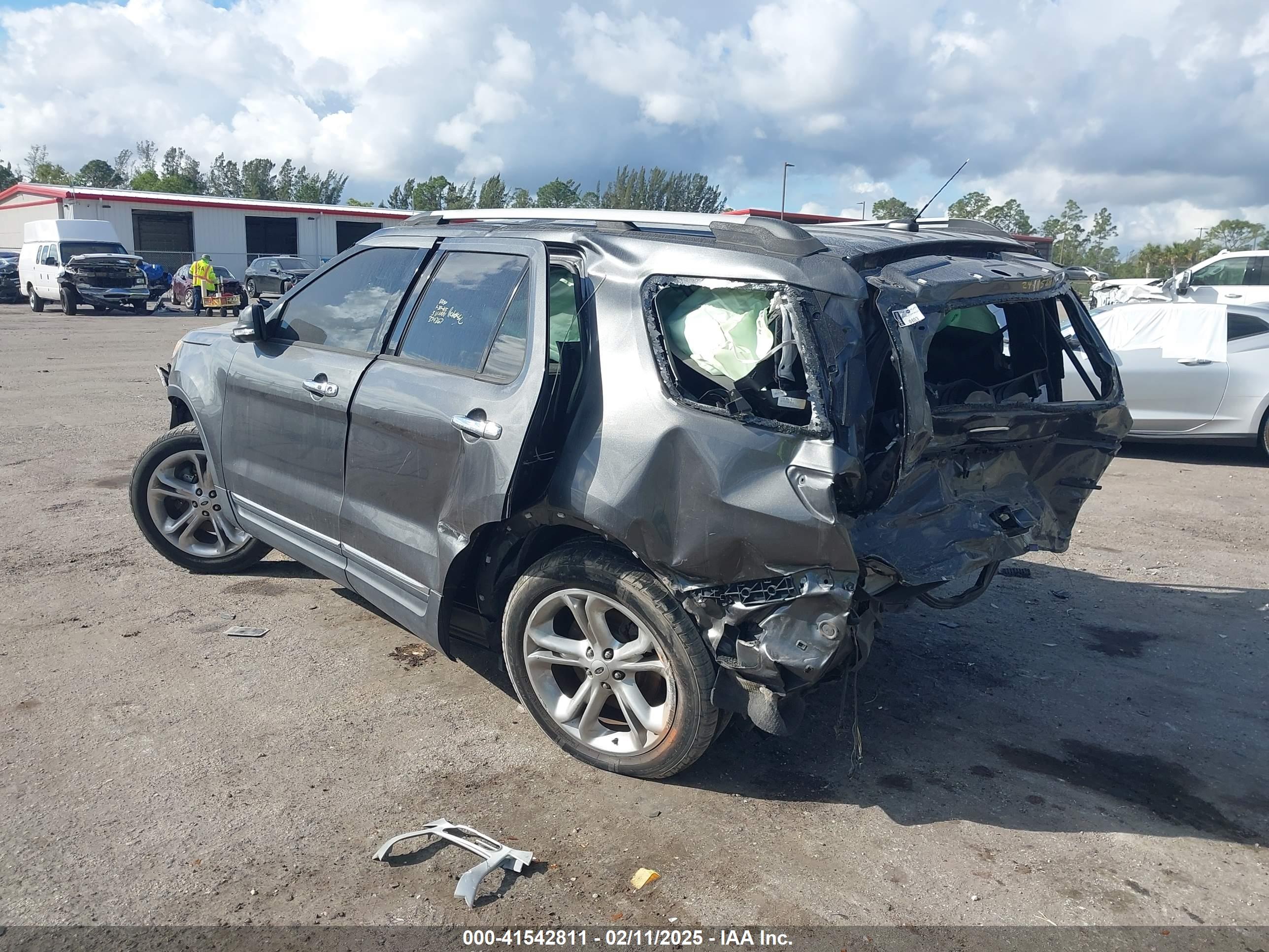 FORD EXPLORER image 3