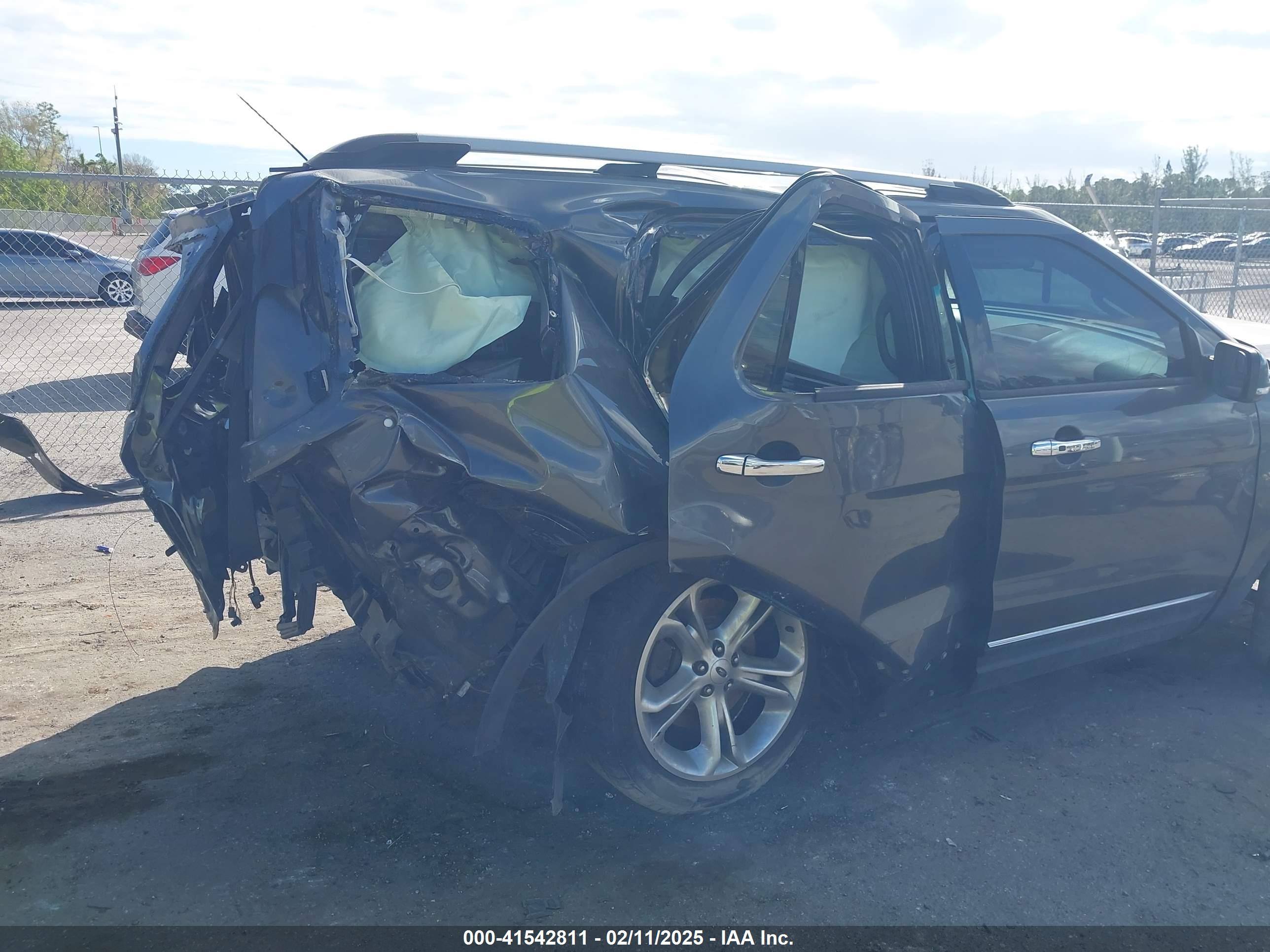 FORD EXPLORER image 6