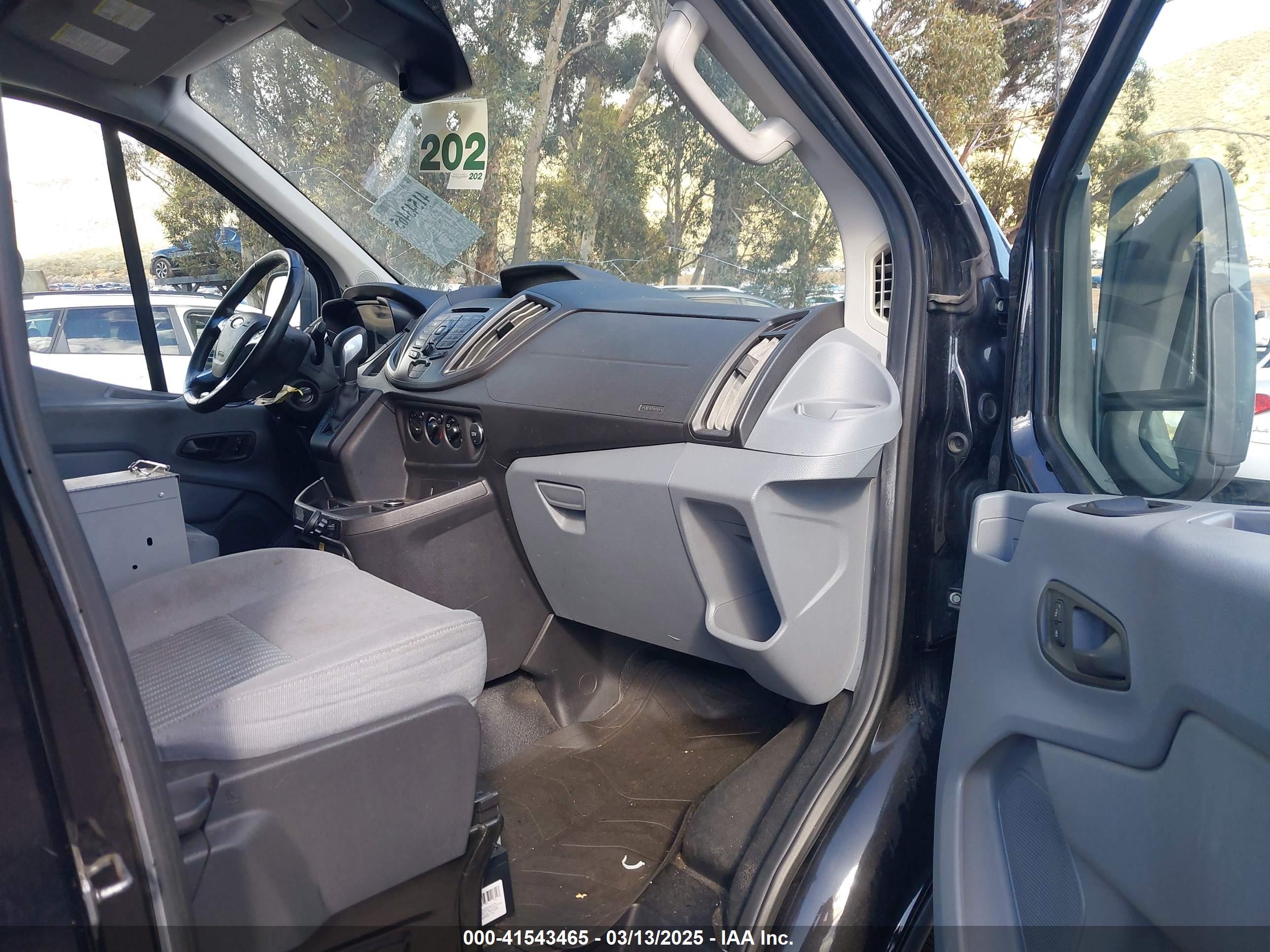 FORD TRANSIT-150 image 5