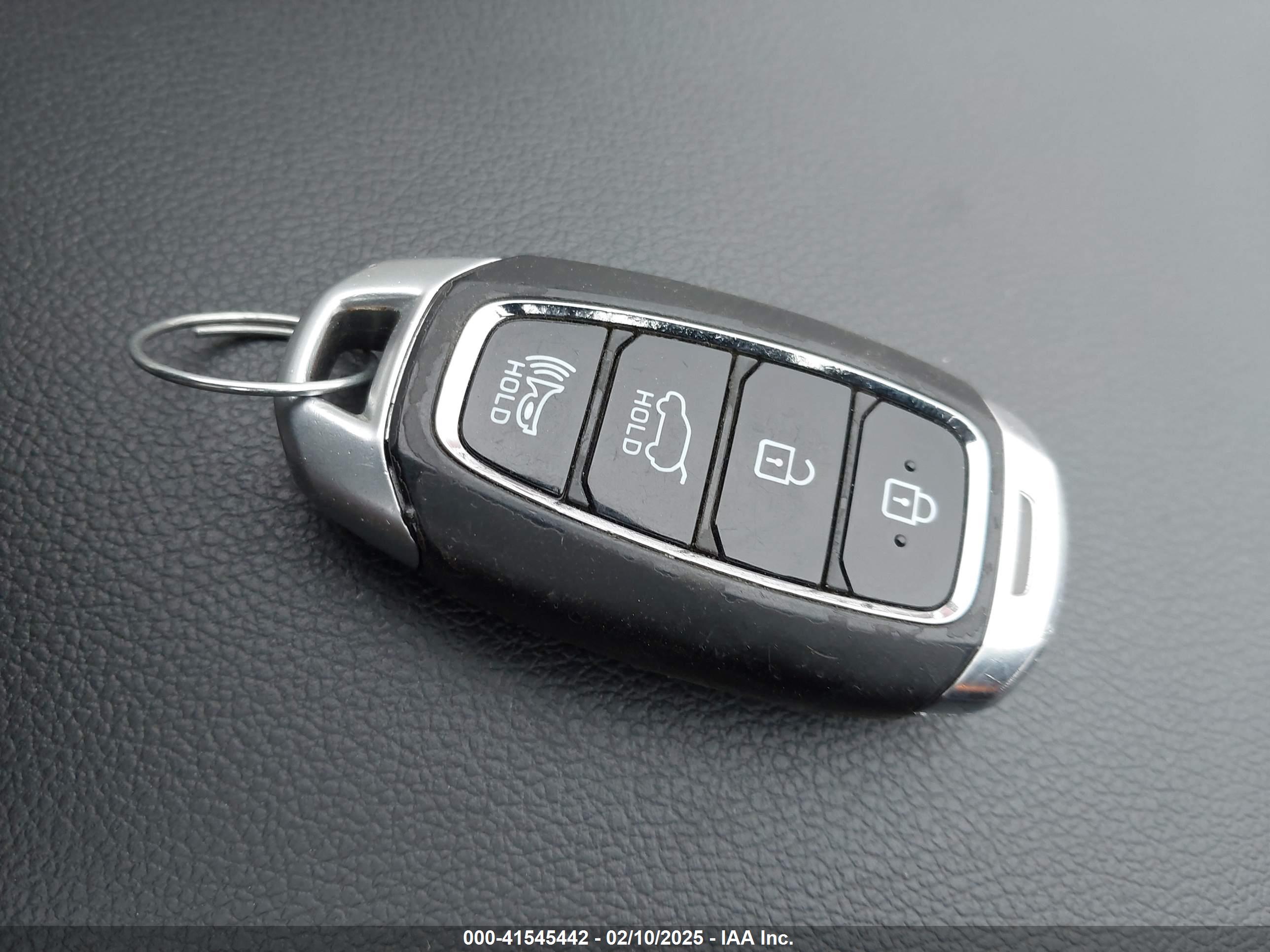 HYUNDAI KONA image 11