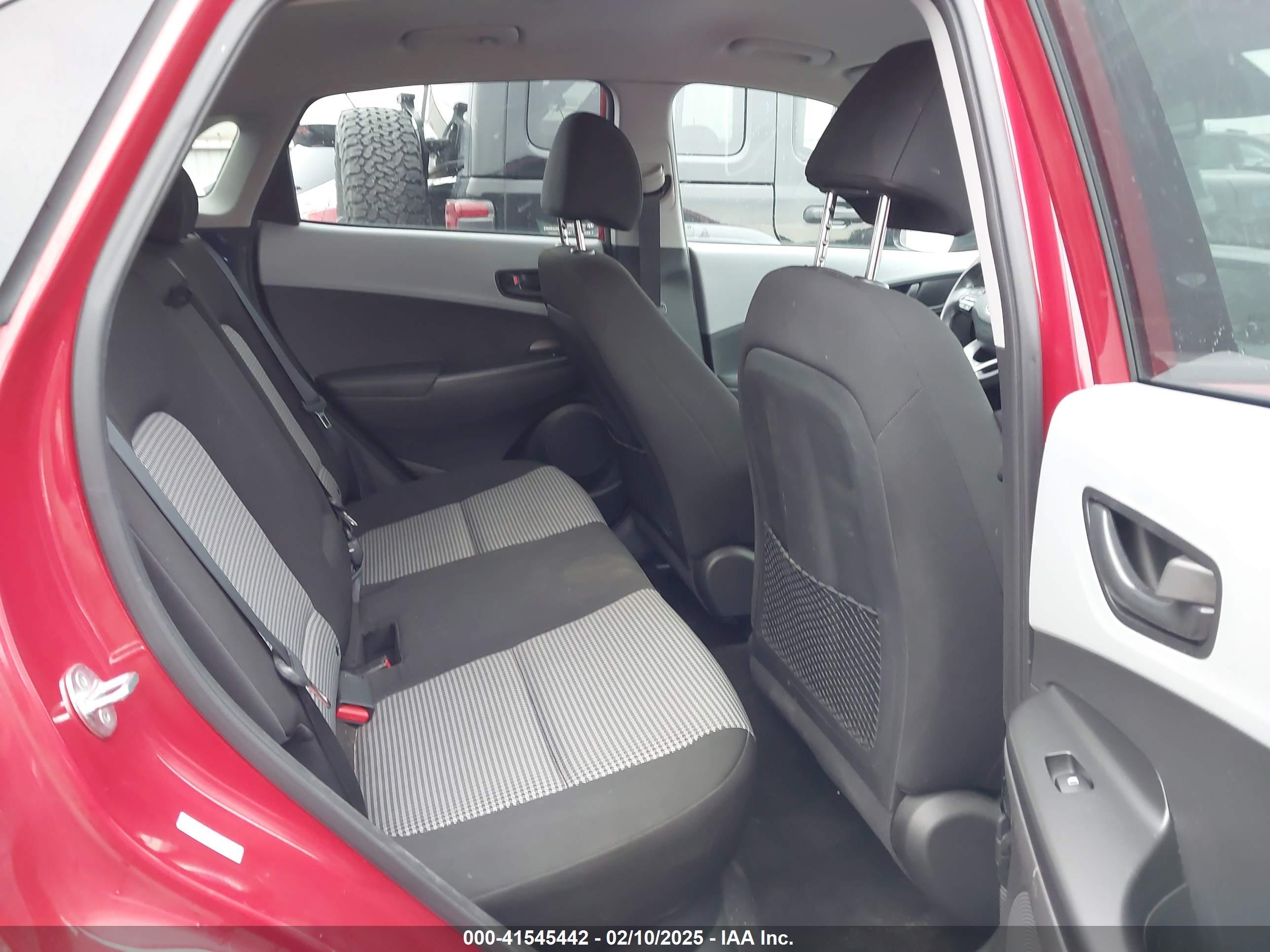 HYUNDAI KONA image 8