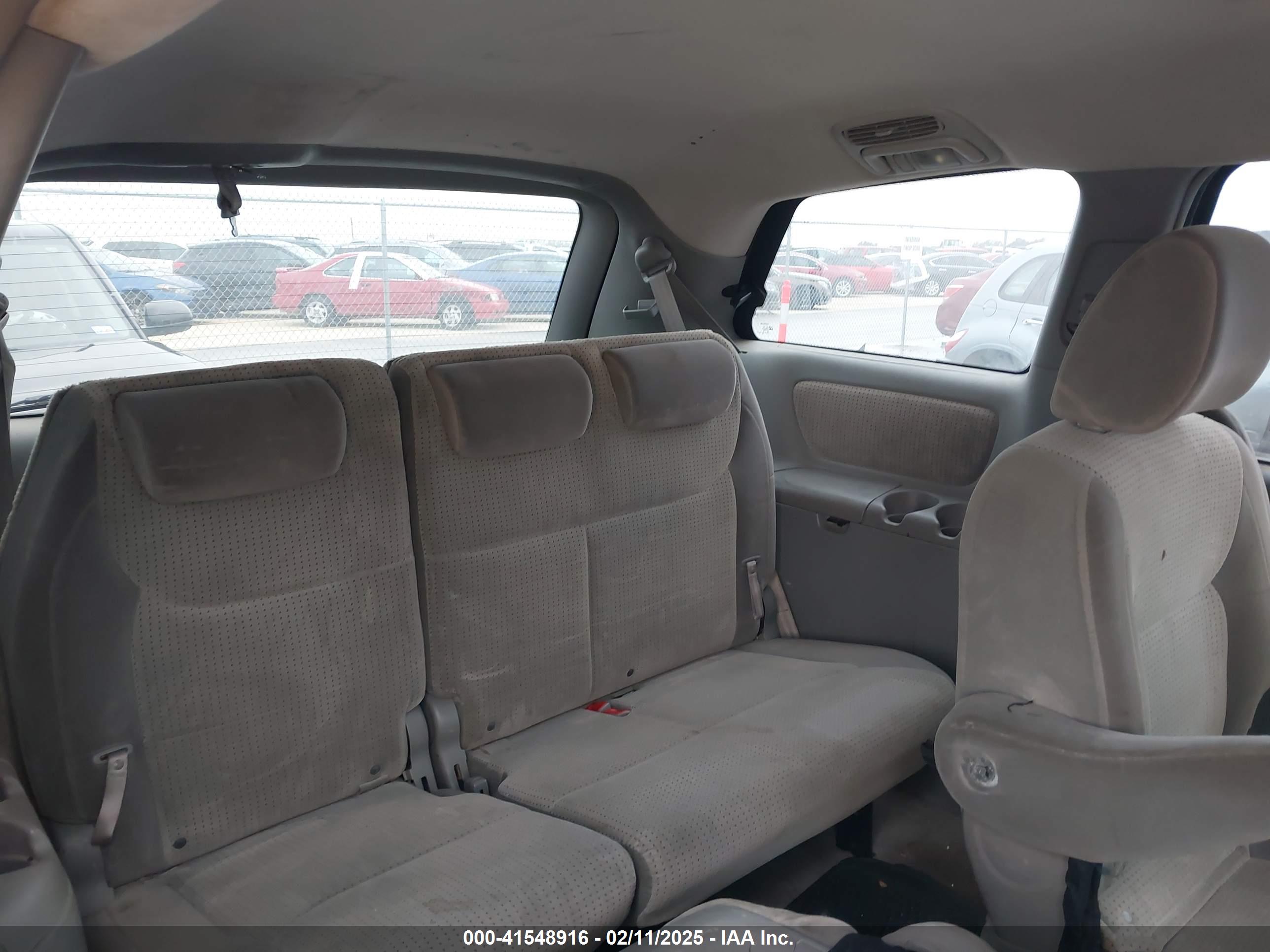 TOYOTA SIENNA image 8