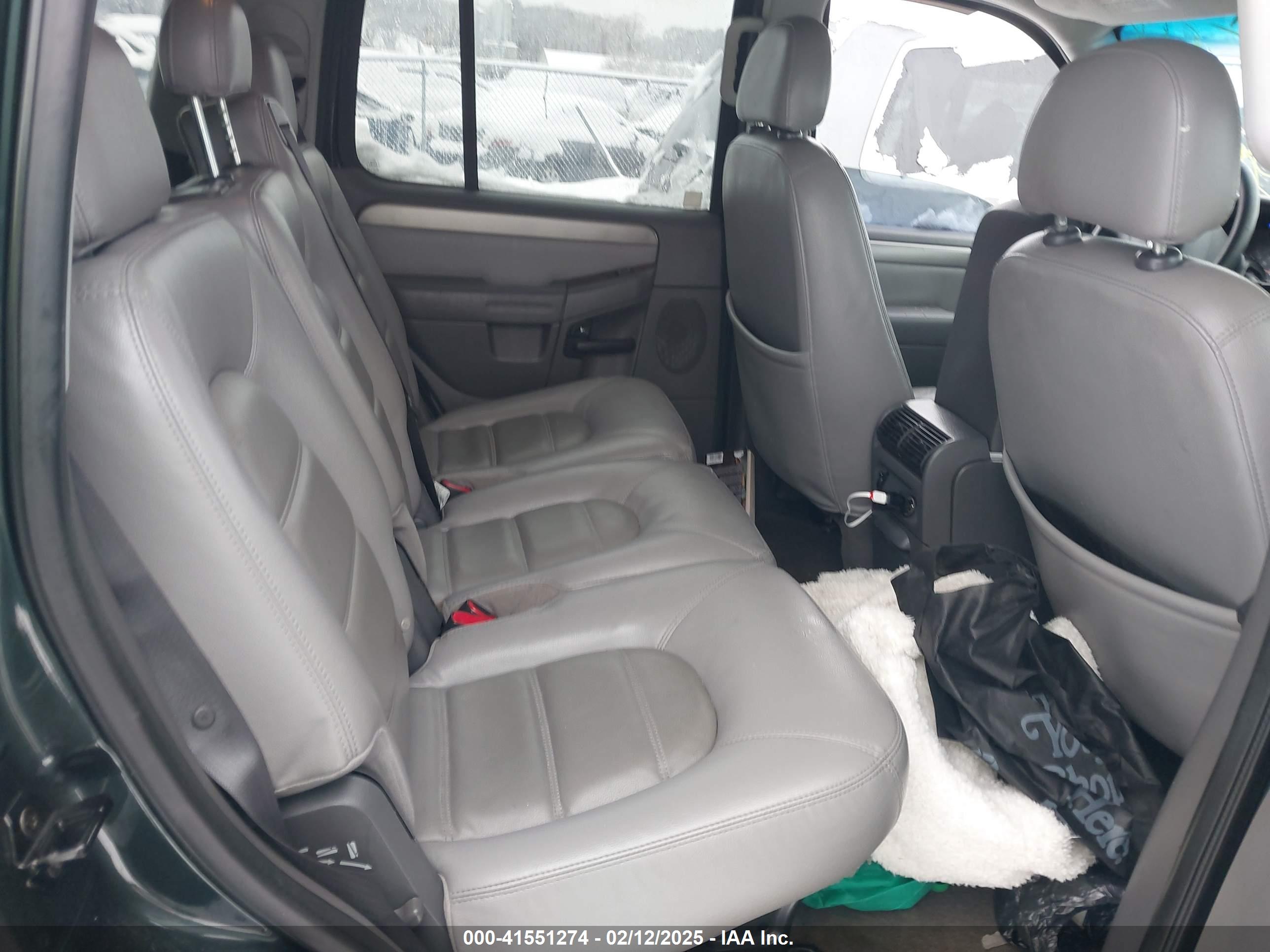 FORD EXPLORER image 8