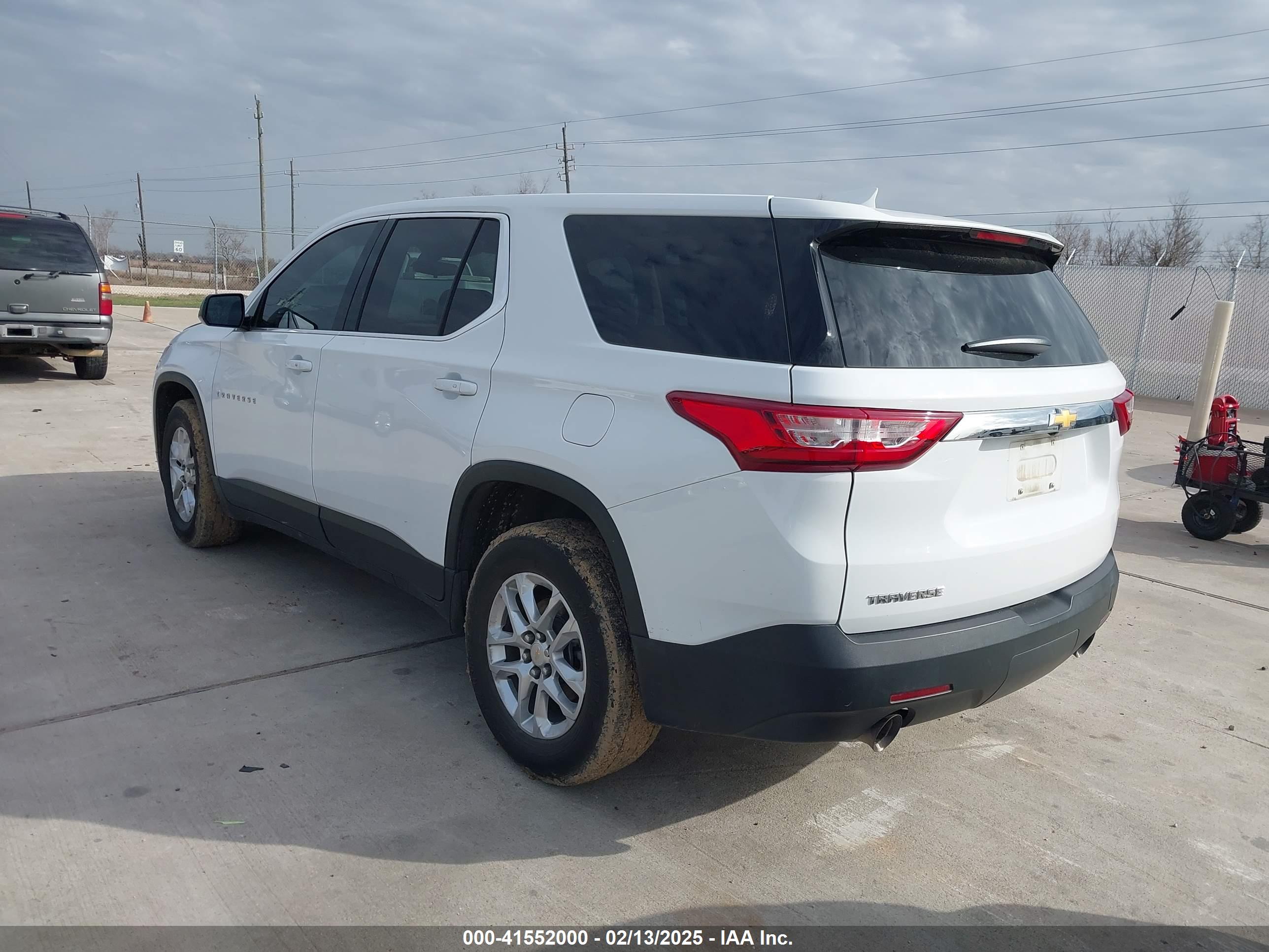 CHEVROLET TRAVERSE image 3
