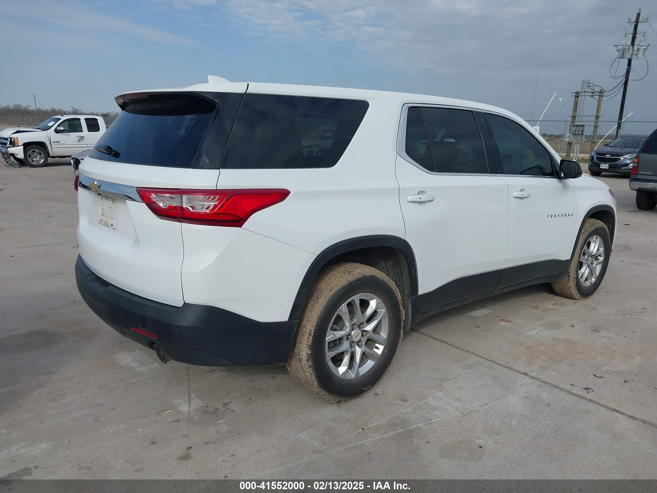 CHEVROLET TRAVERSE image 4