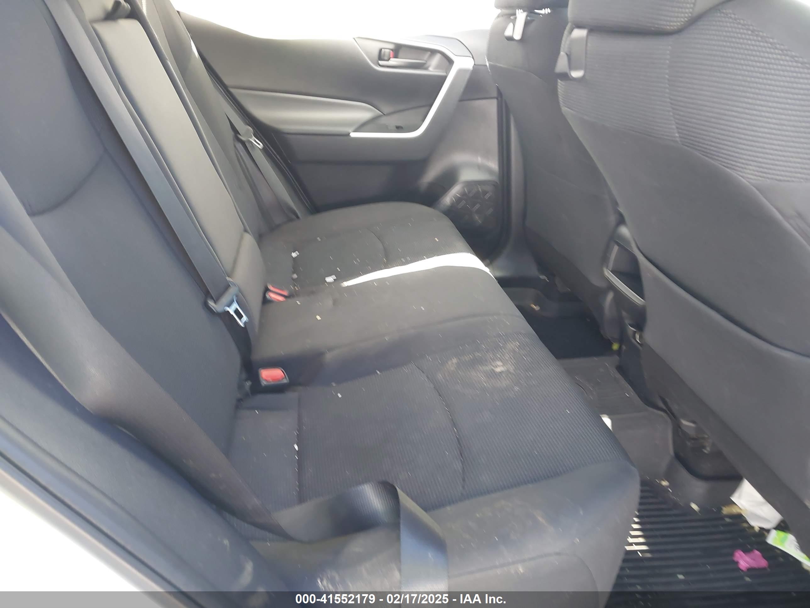 TOYOTA RAV4 image 8