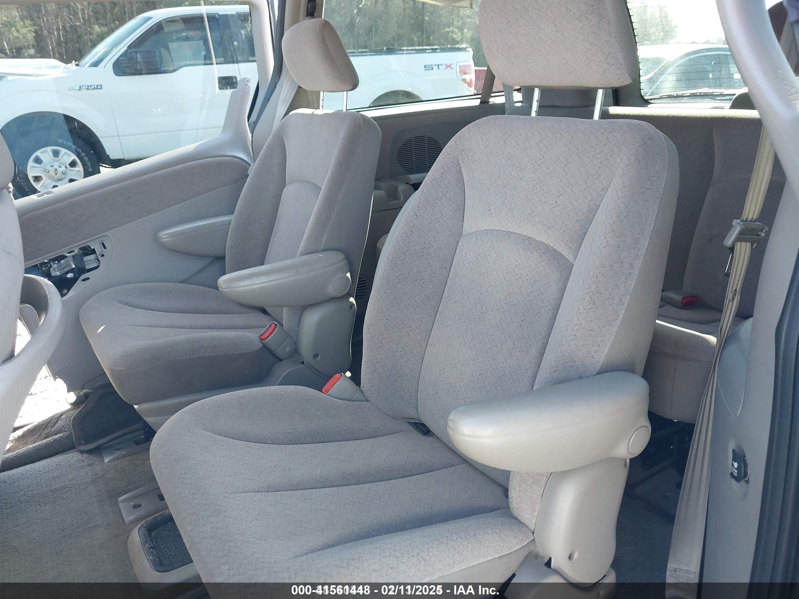DODGE CARAVAN image 8