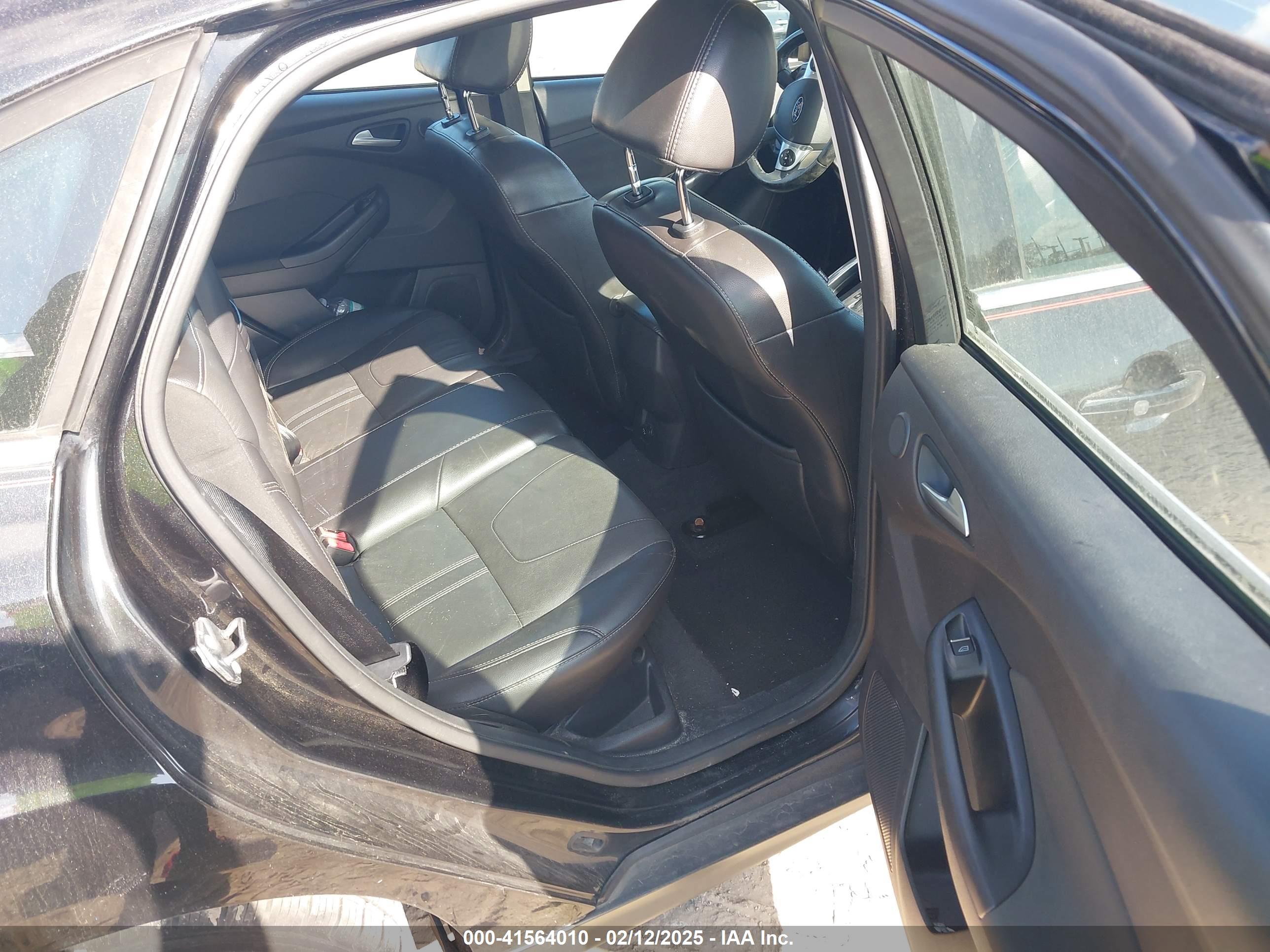 FORD FOCUS image 8