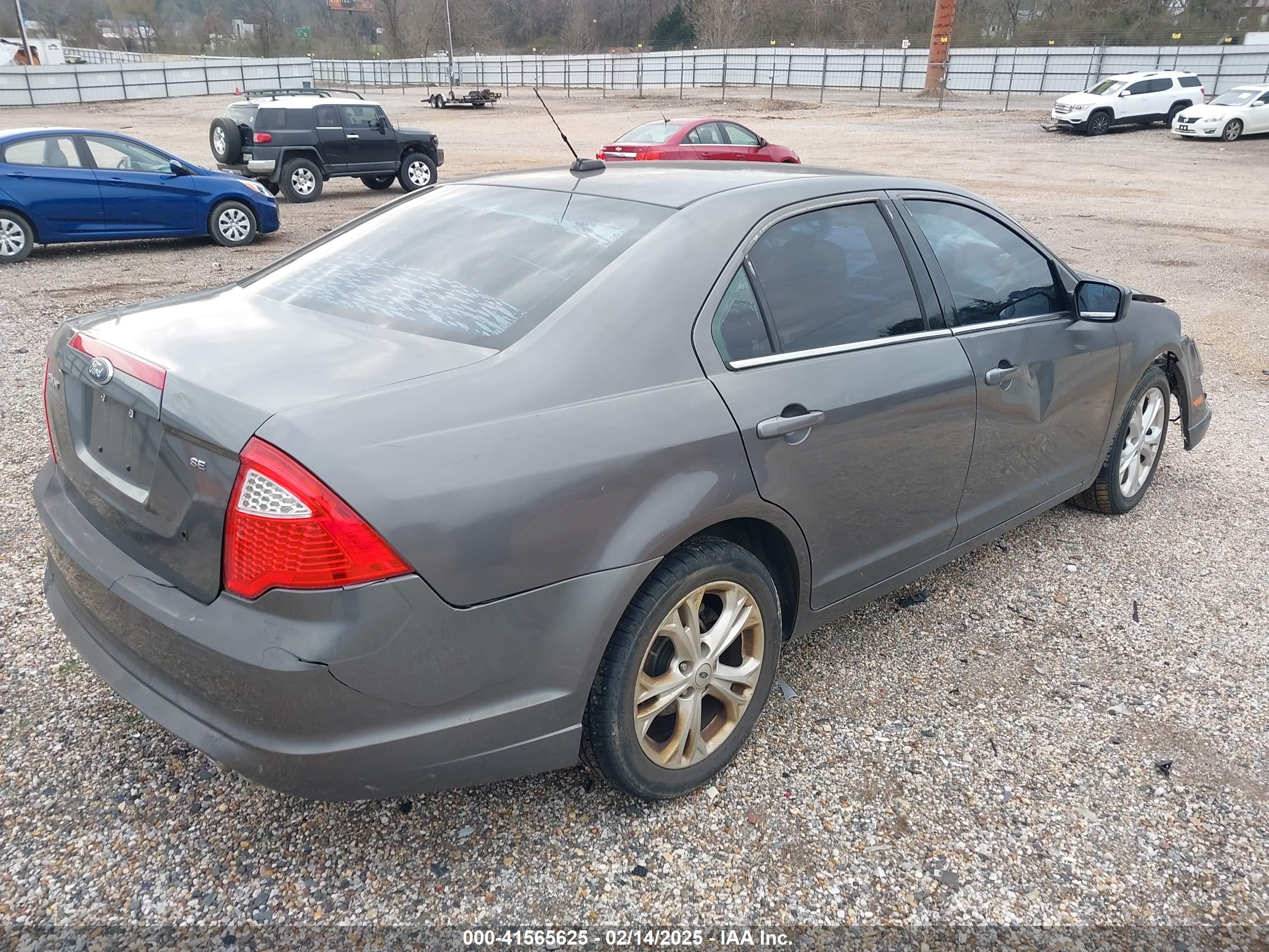 FORD FUSION image 4