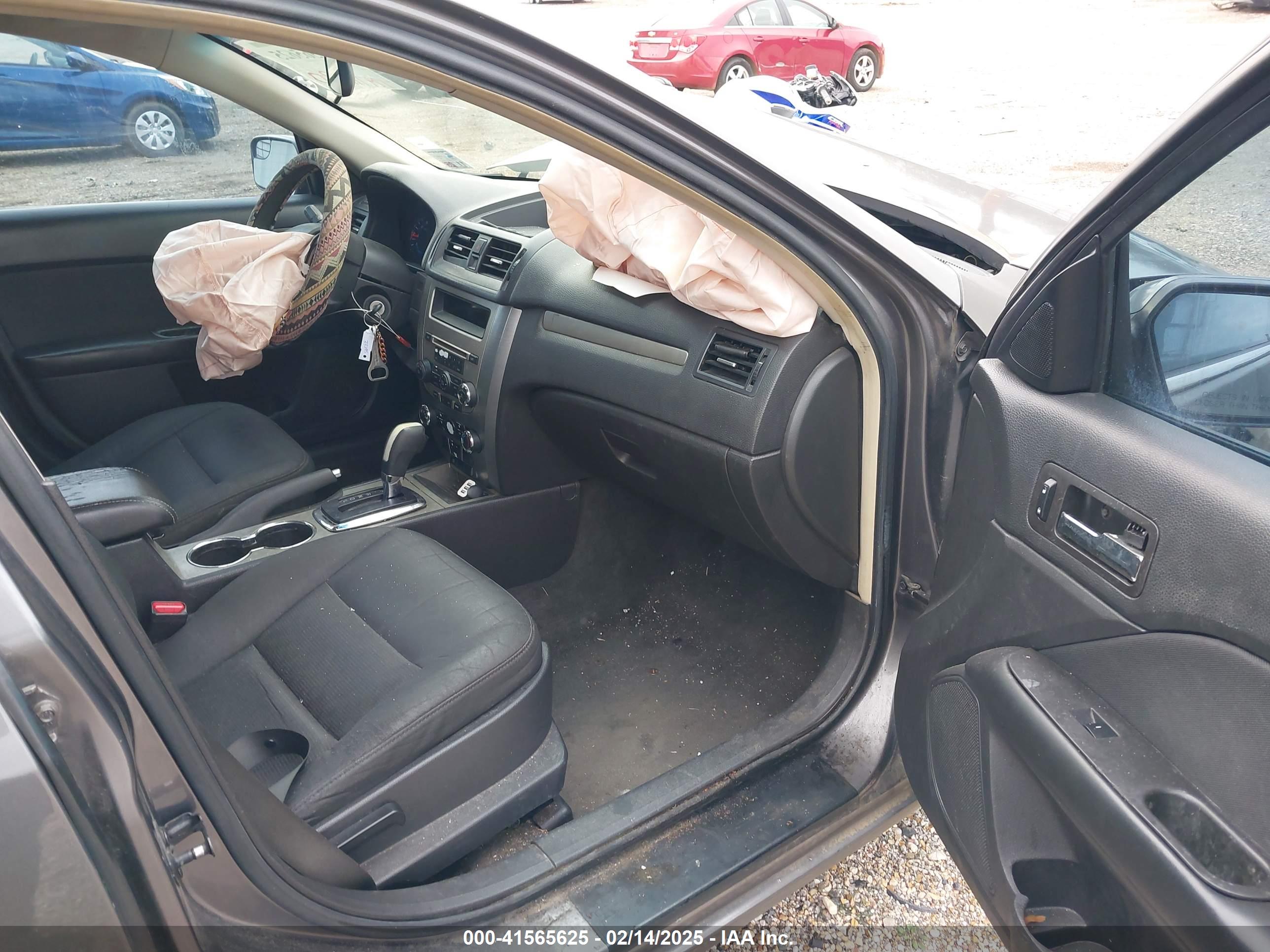 FORD FUSION image 5