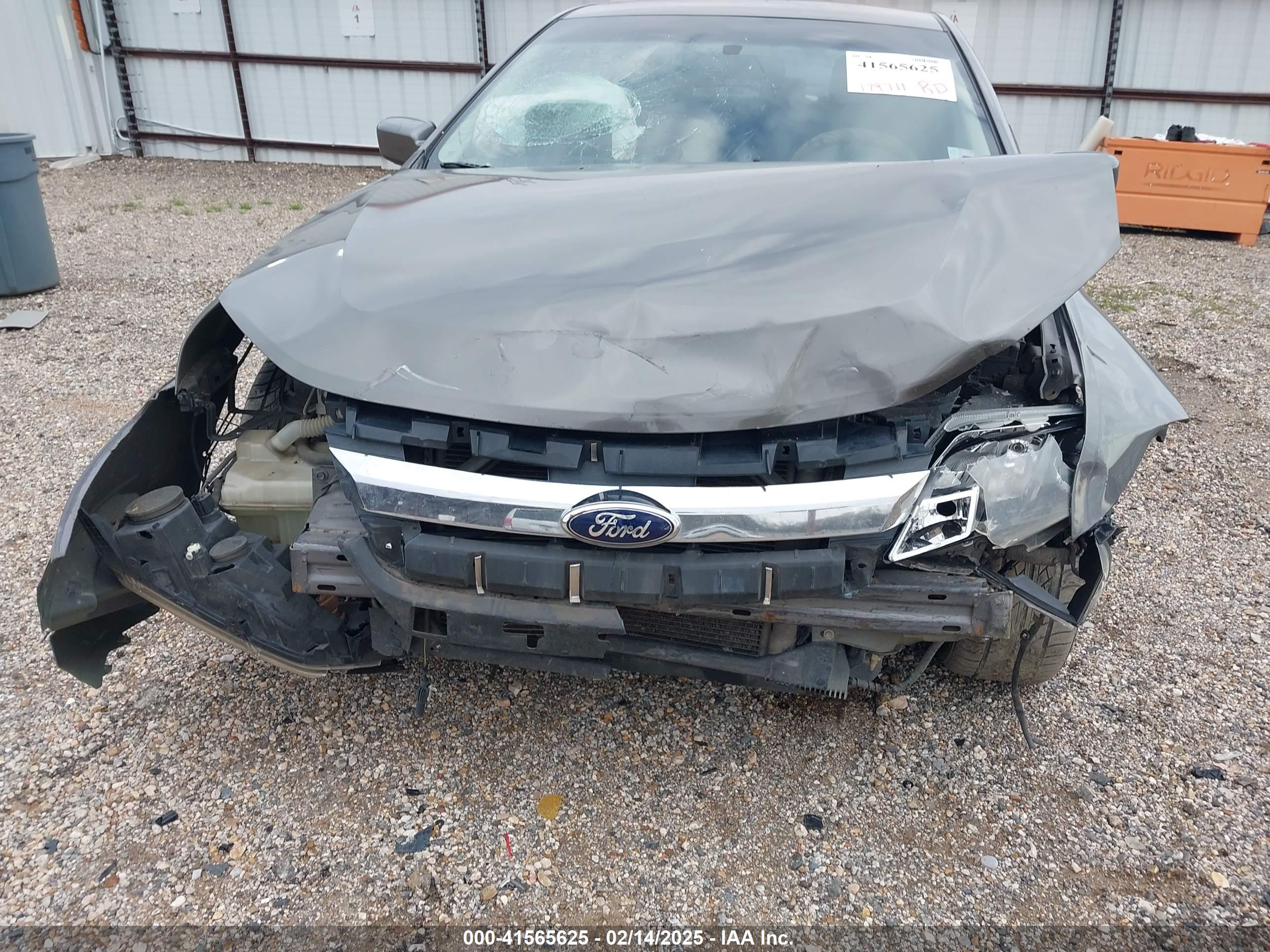 FORD FUSION image 6