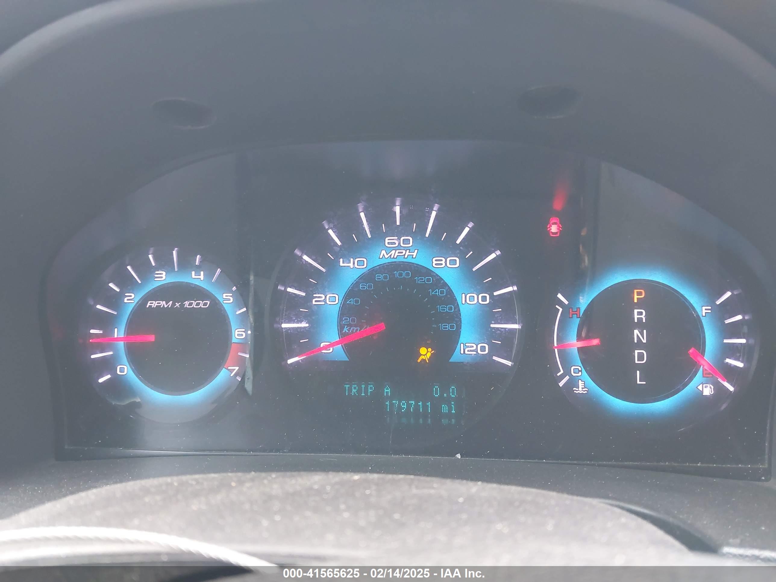 FORD FUSION image 7